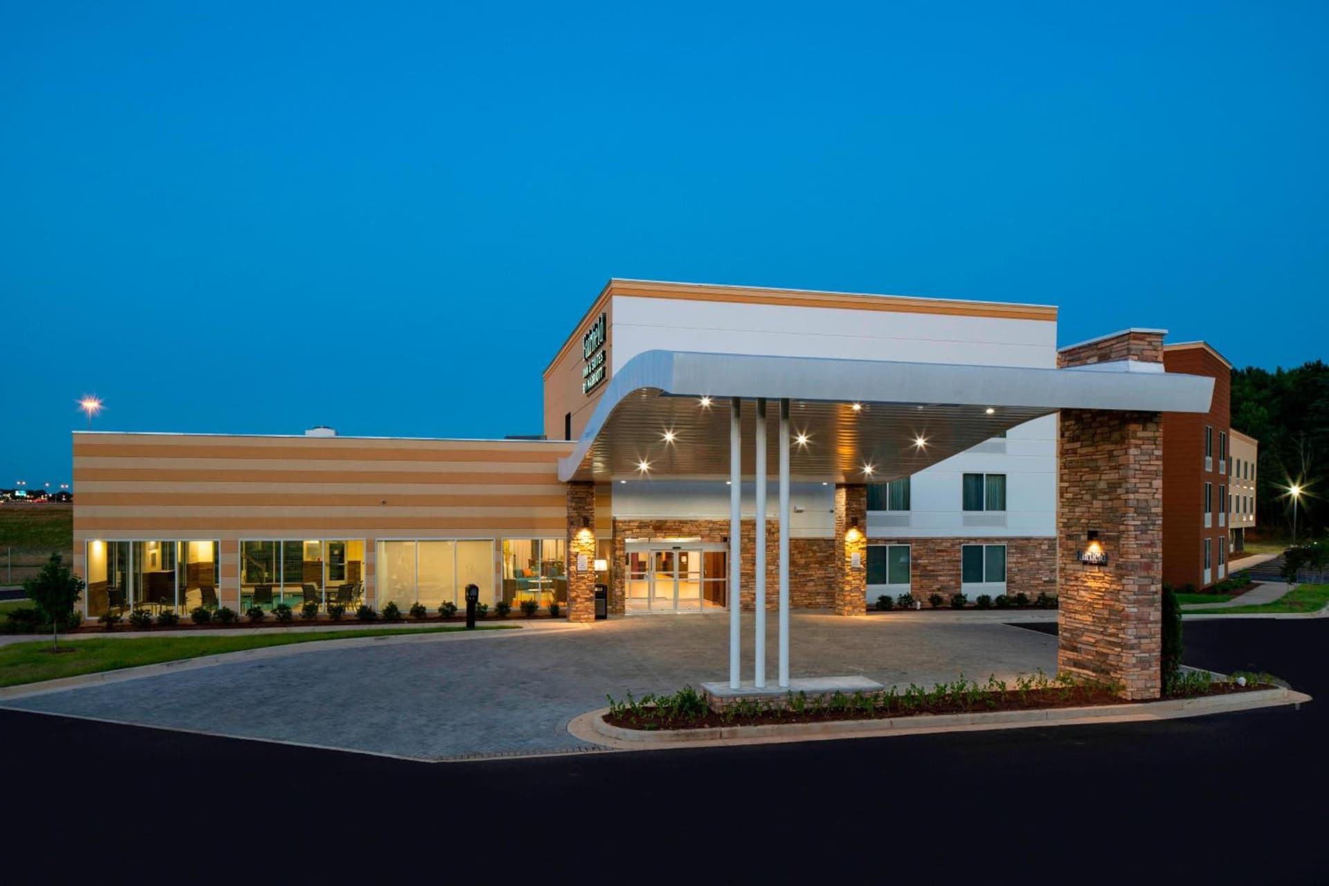 Fairfield Inn & Suites by Marriott Batesville interior in Batesville, MS — gallery photo 2