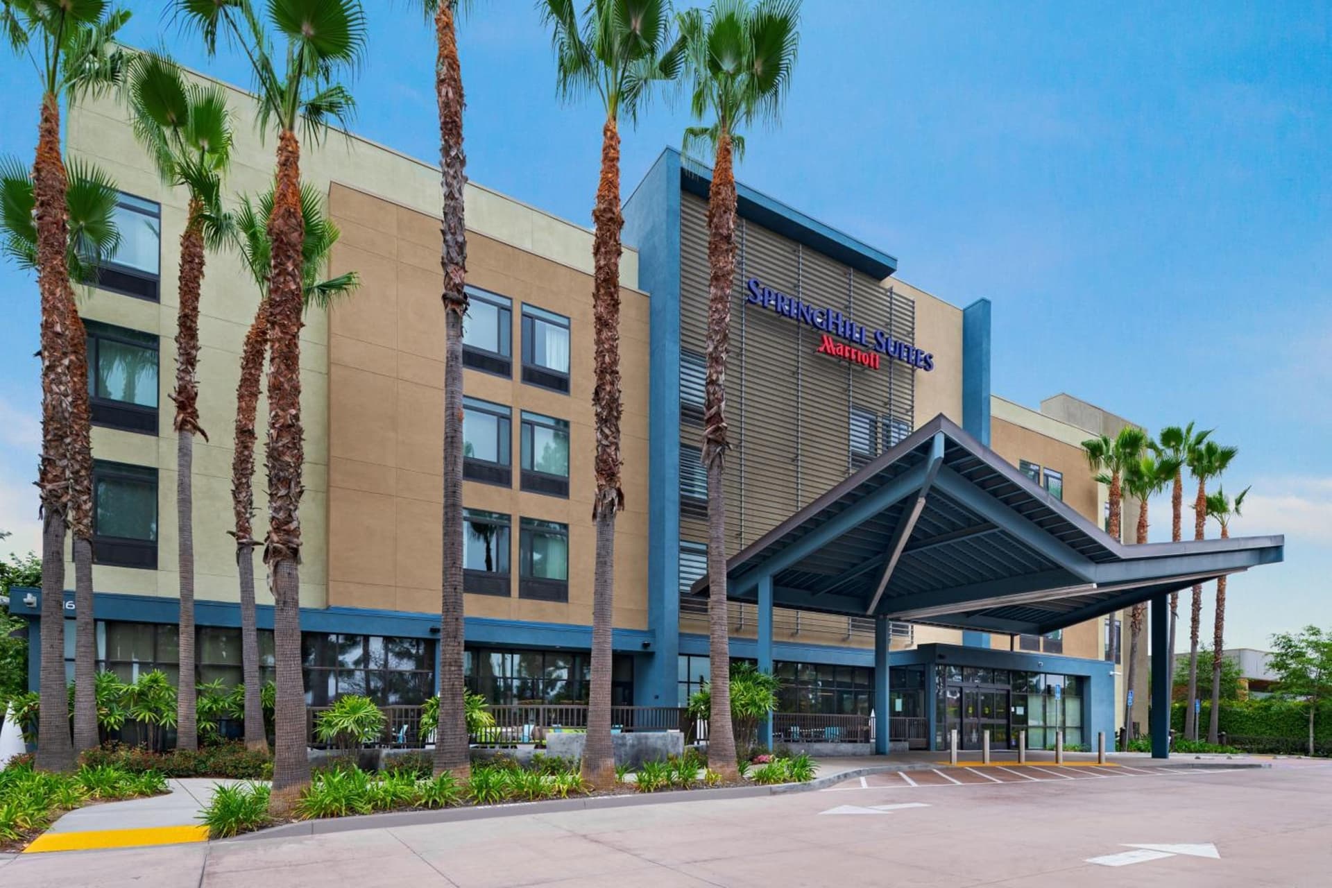 Springhill Suites by Marriott Anaheim Maingate interior in Anaheim, CA — gallery photo 2