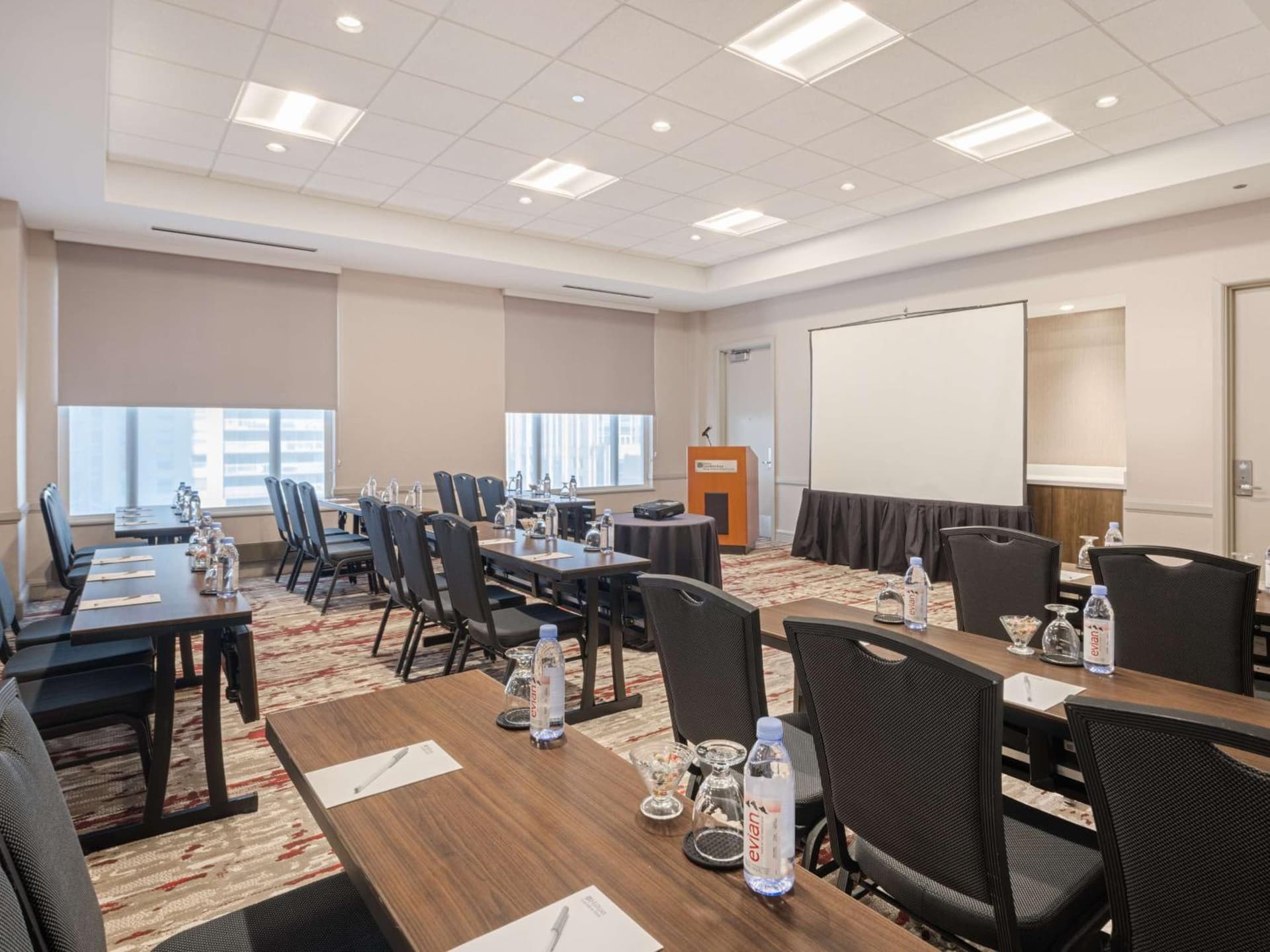 Hilton Garden Inn Chicago Downtown/Magnificent Mile gallery photo in Chicago, IL — image 41