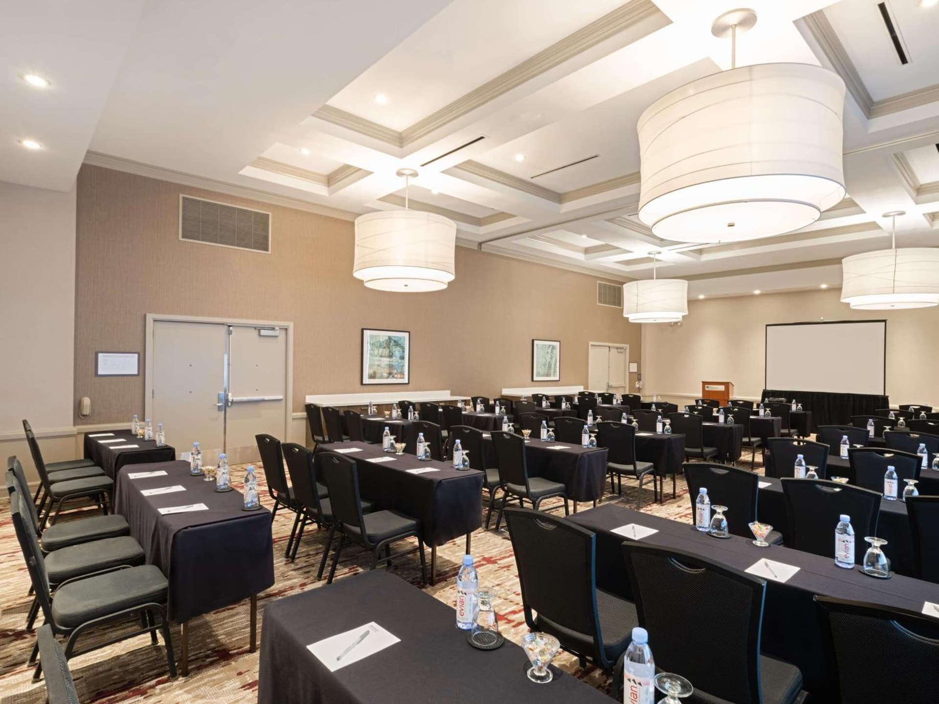 Hilton Garden Inn Chicago Downtown/Magnificent Mile gallery photo in Chicago, IL — image 4