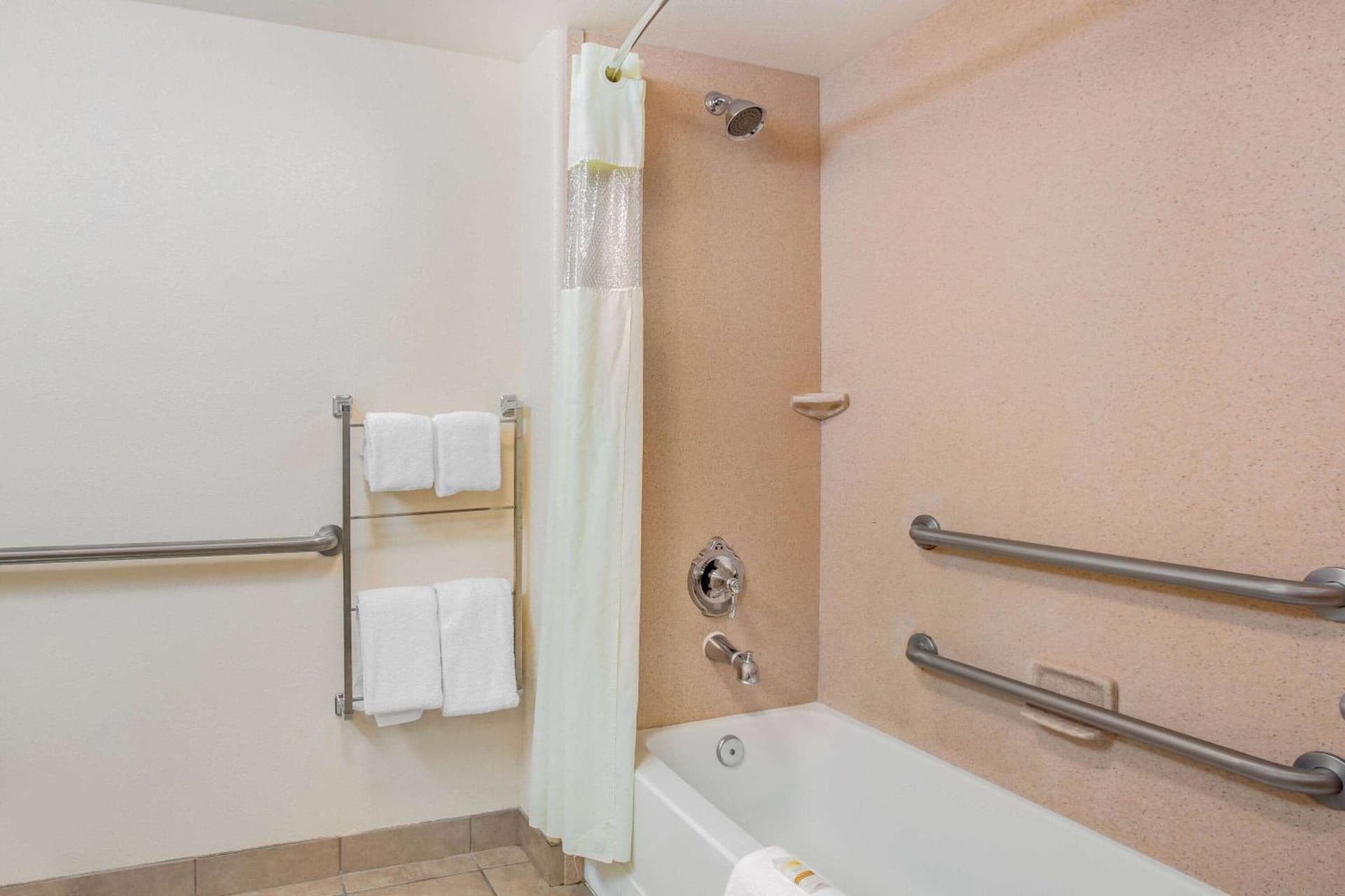 La Quinta by Wyndham Fowler gallery photo in Fowler, CA — image 17