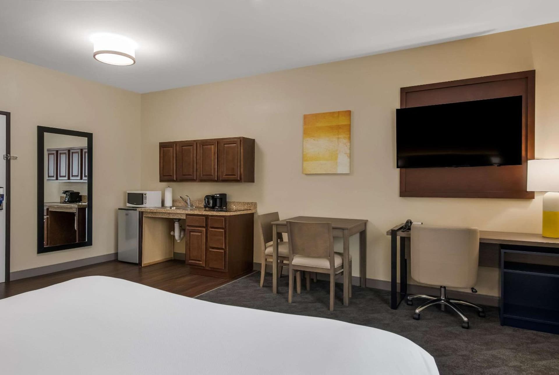 Comfort Inn & Suites Barnesville - Frackville property views in Barnesville, PA — gallery photo 3