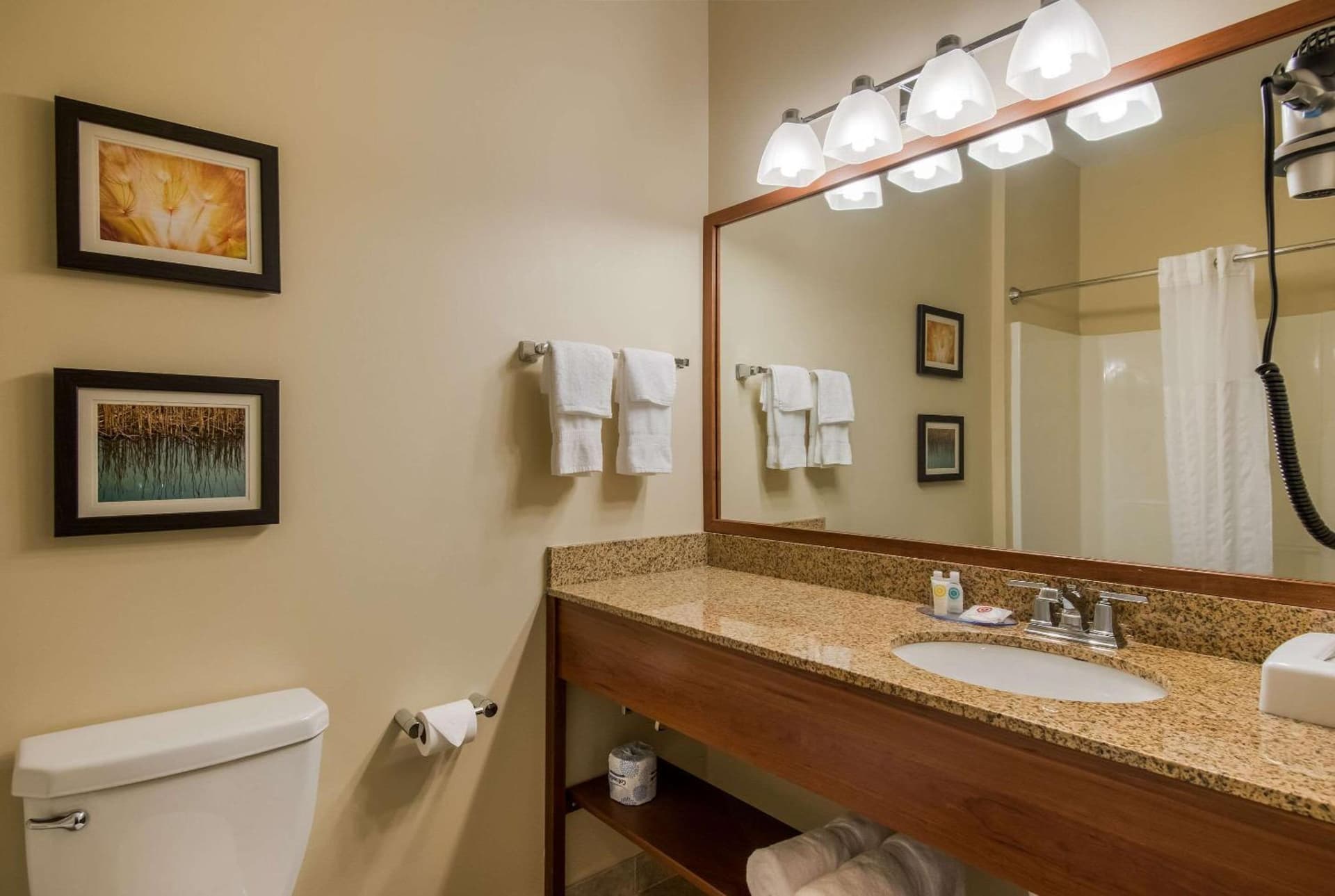 Comfort Inn & Suites Barnesville - Frackville gallery photo in Barnesville, PA — image 13