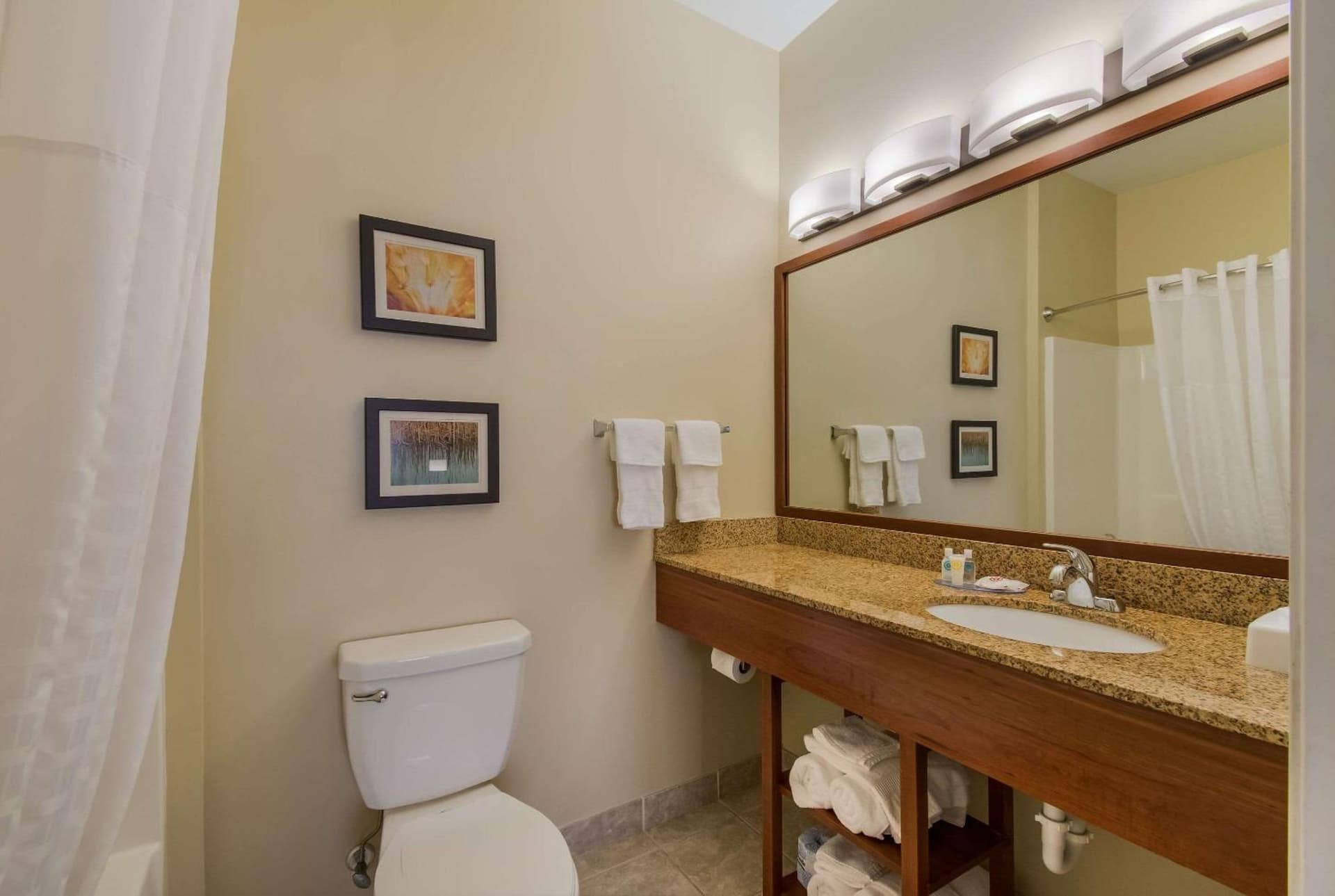 Comfort Inn & Suites Barnesville - Frackville gallery photo in Barnesville, PA — image 18