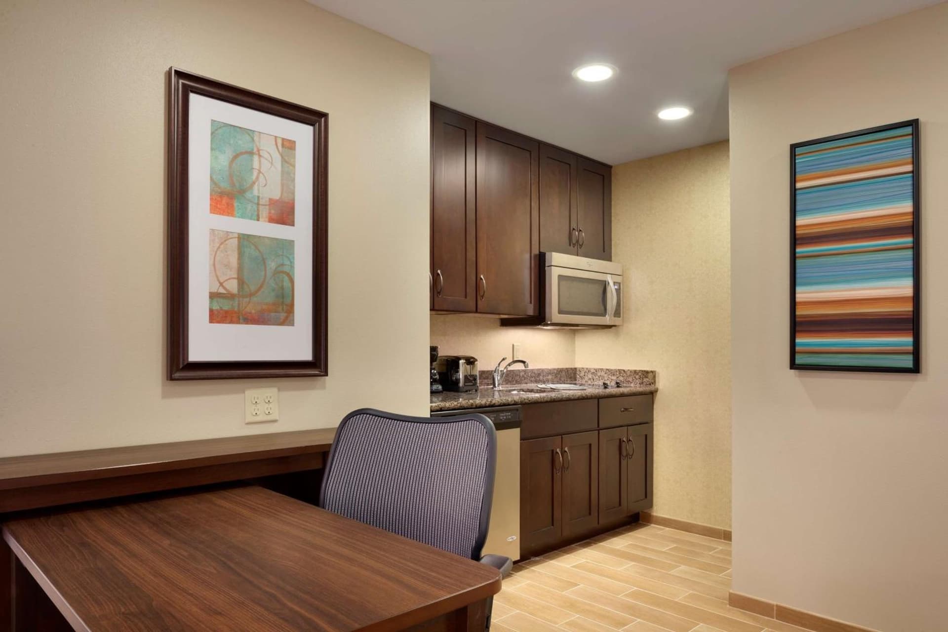 Homewood Suites by Hilton Kalamazoo-Portage gallery photo in Kalamazoo, MI — image 11