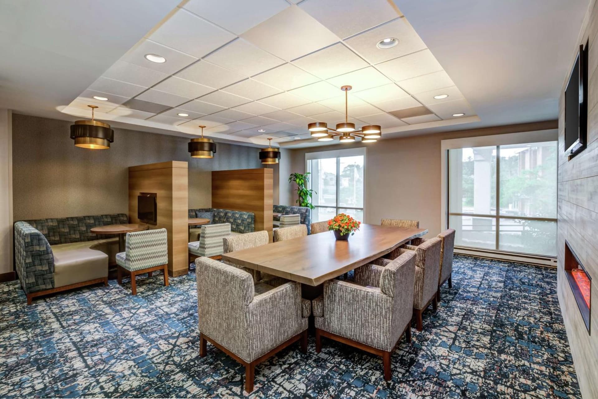 Hilton Garden Inn Boston Waltham property views in Waltham, MA — gallery photo 3