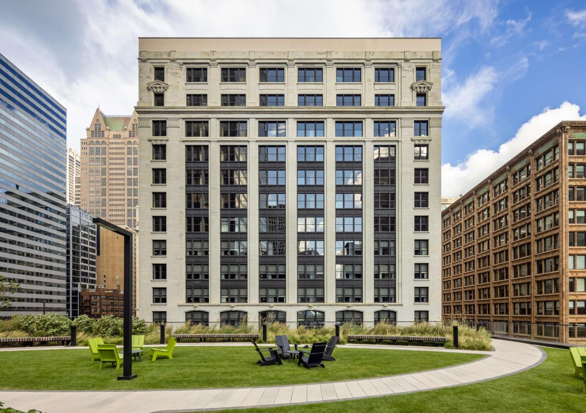 Hilton Garden Inn- Chicago Central Loop featured exterior or lobby in Chicago, IL — similar hotel