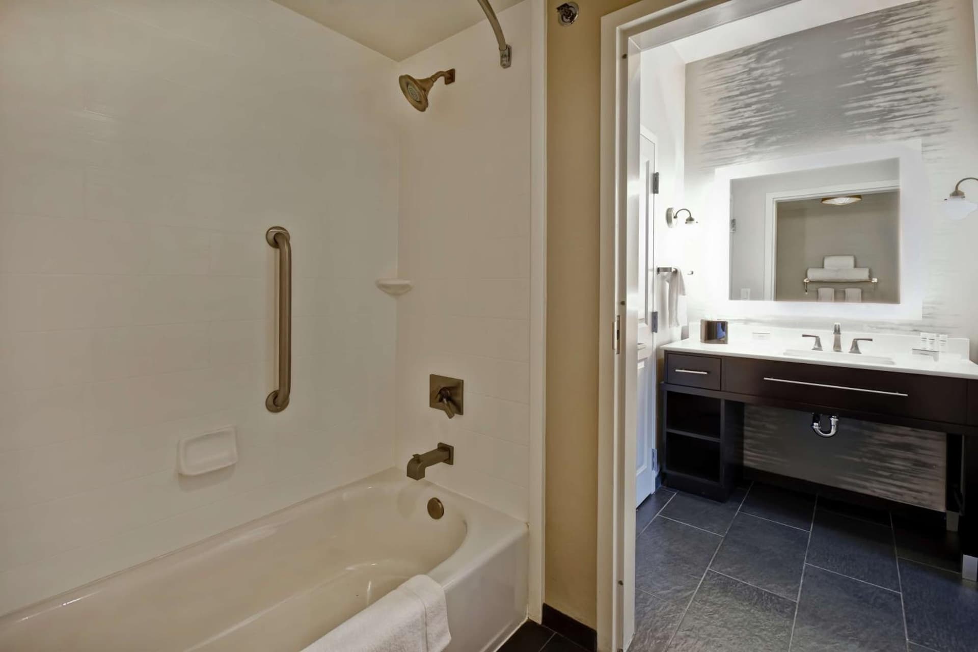 Homewood Suites by Hilton Dallas Arlington South gallery photo in Arlington, TX — image 24