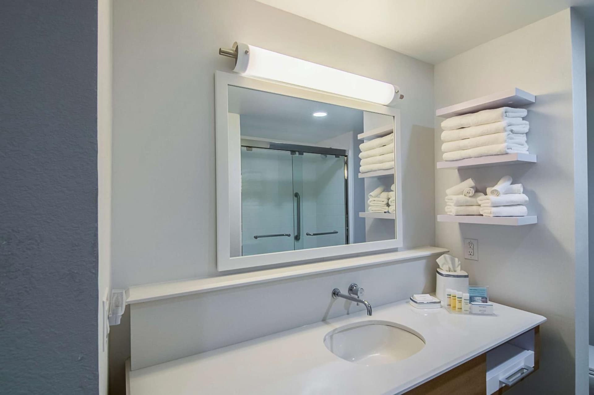 Hampton Inn & Suites Dallas/Richardson gallery photo in Richardson, TX — image 10