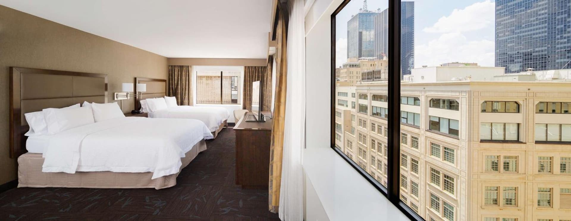 Hampton Inn & Suites Dallas Downtown interior in Dallas, TX — gallery photo 2