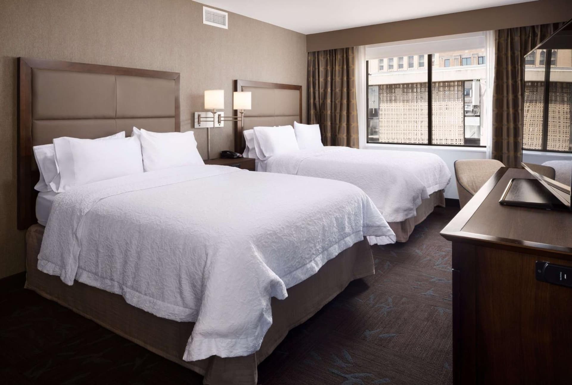 Hampton Inn & Suites Dallas Downtown interior in Dallas, TX — gallery photo 2