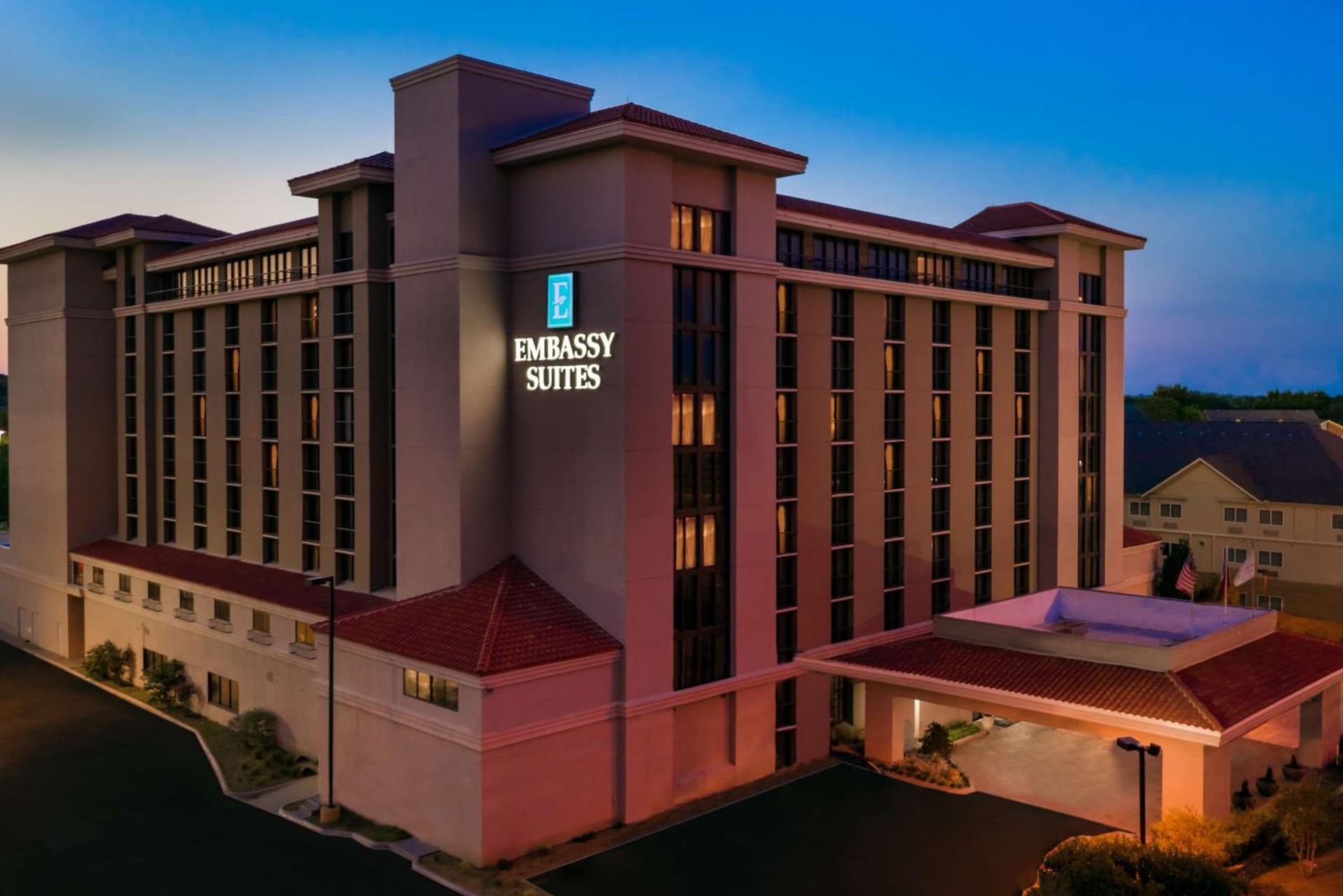 Embassy Suites Dallas - Park Central Area interior in Dallas, TX — gallery photo 2