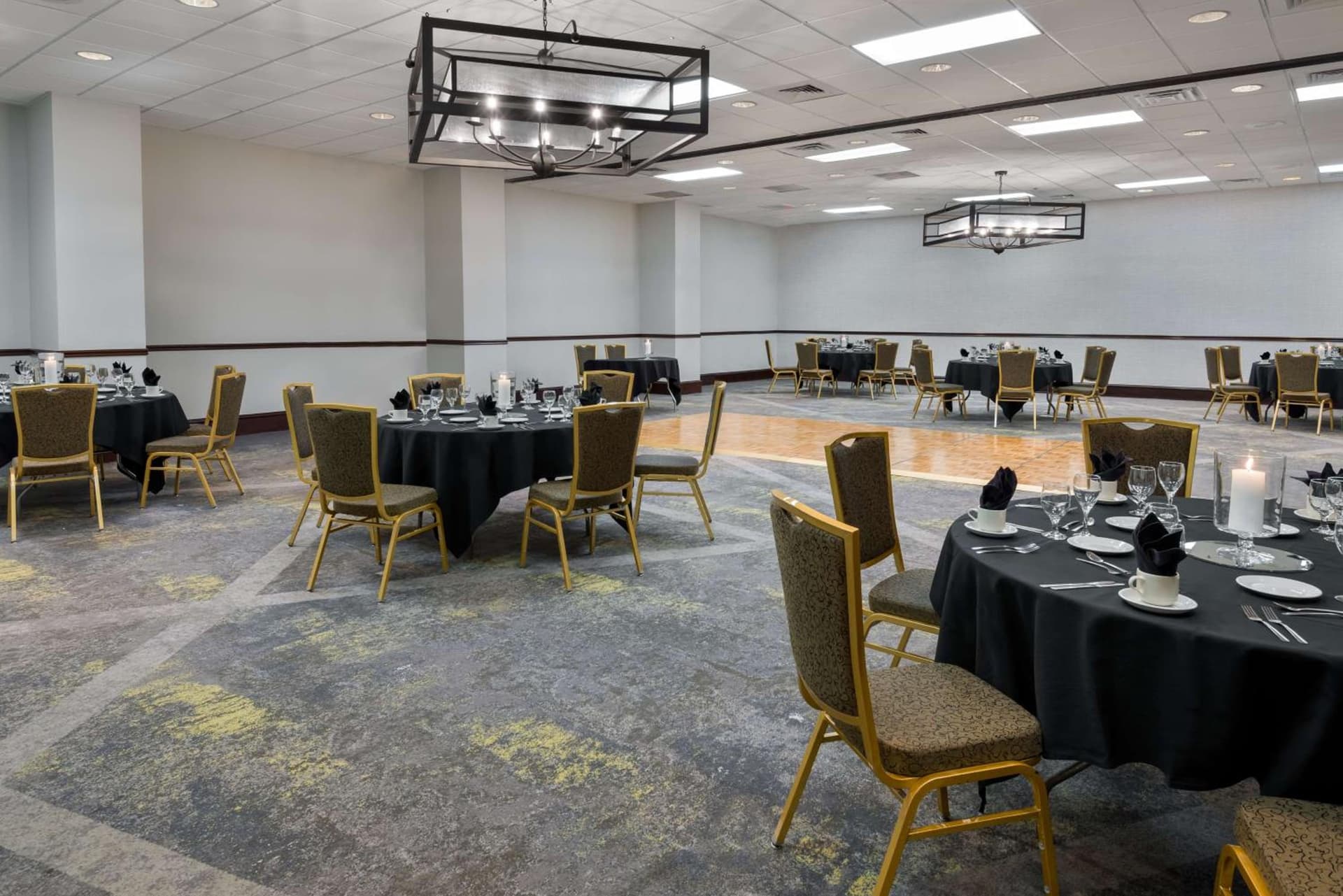 Embassy Suites Dallas - Park Central Area gallery photo in Dallas, TX — image 10