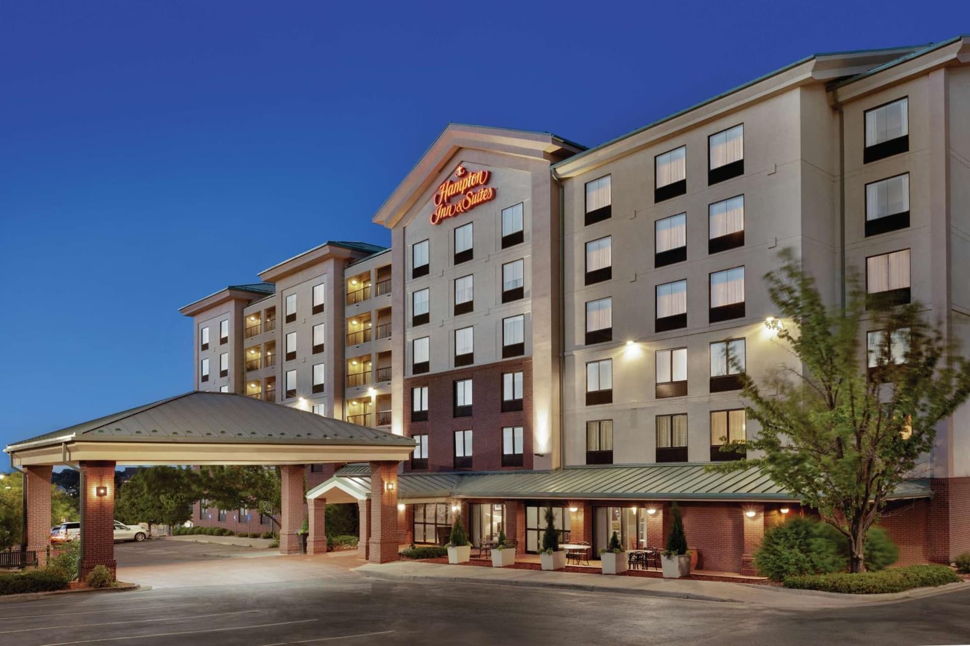 Hampton Inn & Suites Denver-Cherry Creek property views in Denver, CO — gallery photo 3