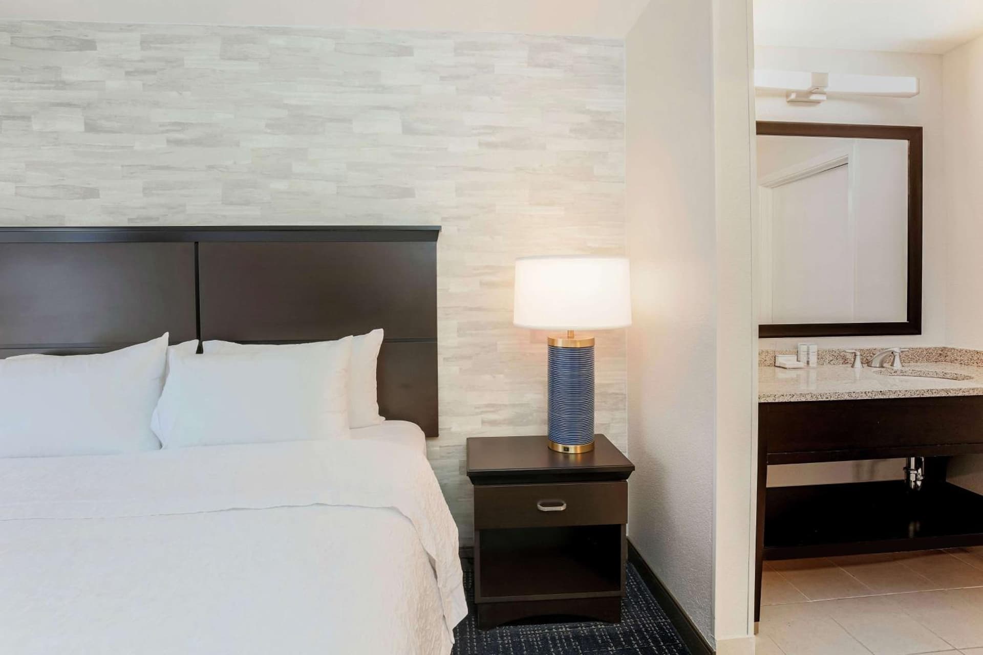 Hampton Inn & Suites Denver Tech Center gallery photo in Centennial, CO — image 33