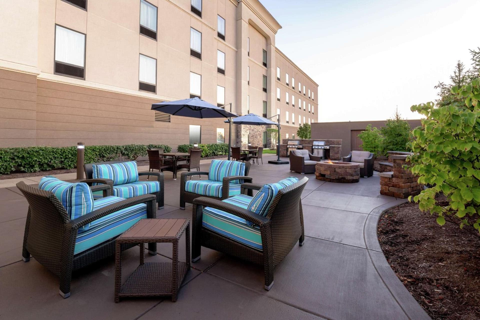Hampton Inn & Suites Wheeling - The Highlands interior in Triadelphia, WV — gallery photo 2