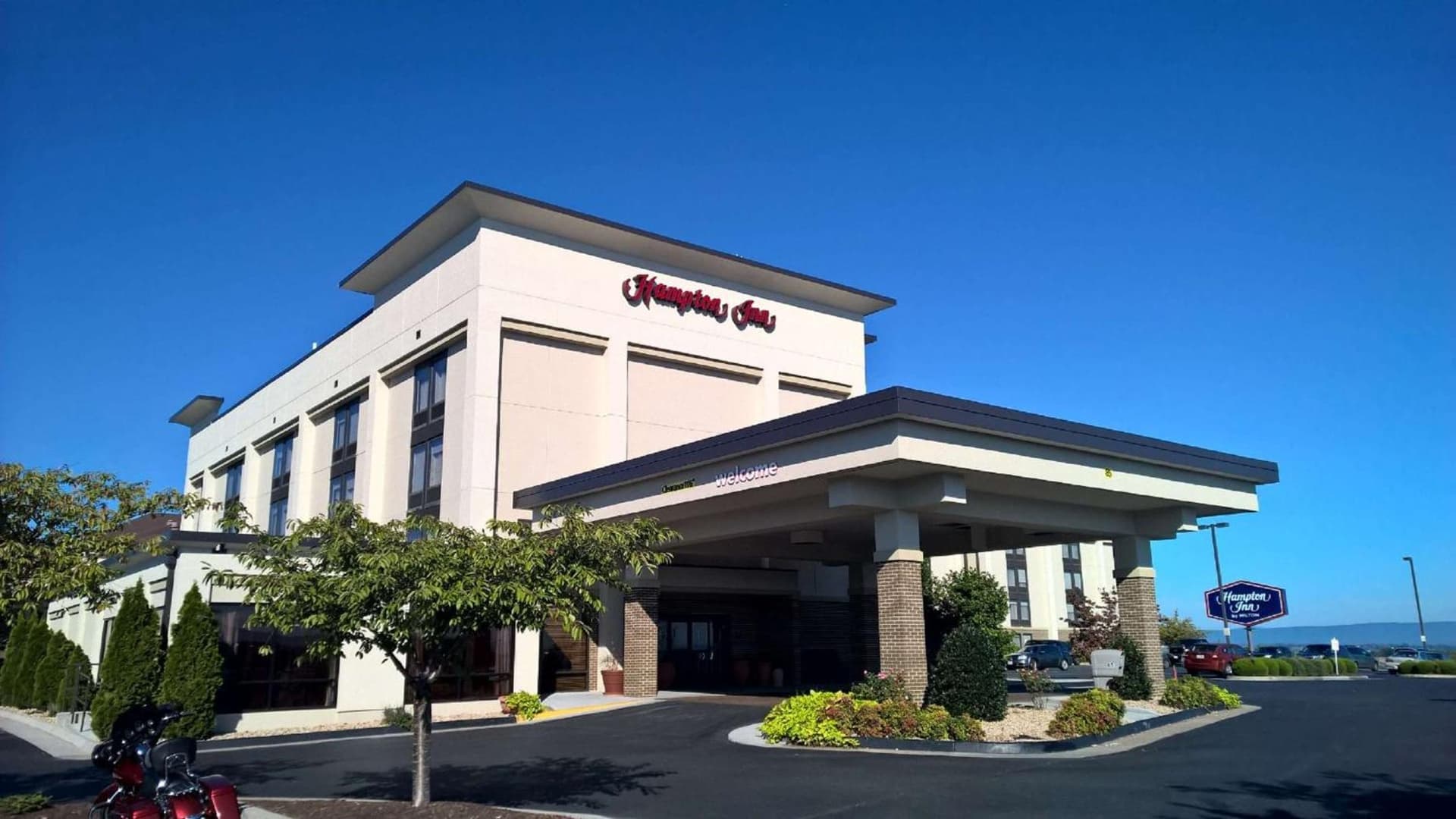 Hampton Inn Harrisonburg - University featured exterior or lobby in Harrisonburg, VA — similar hotel