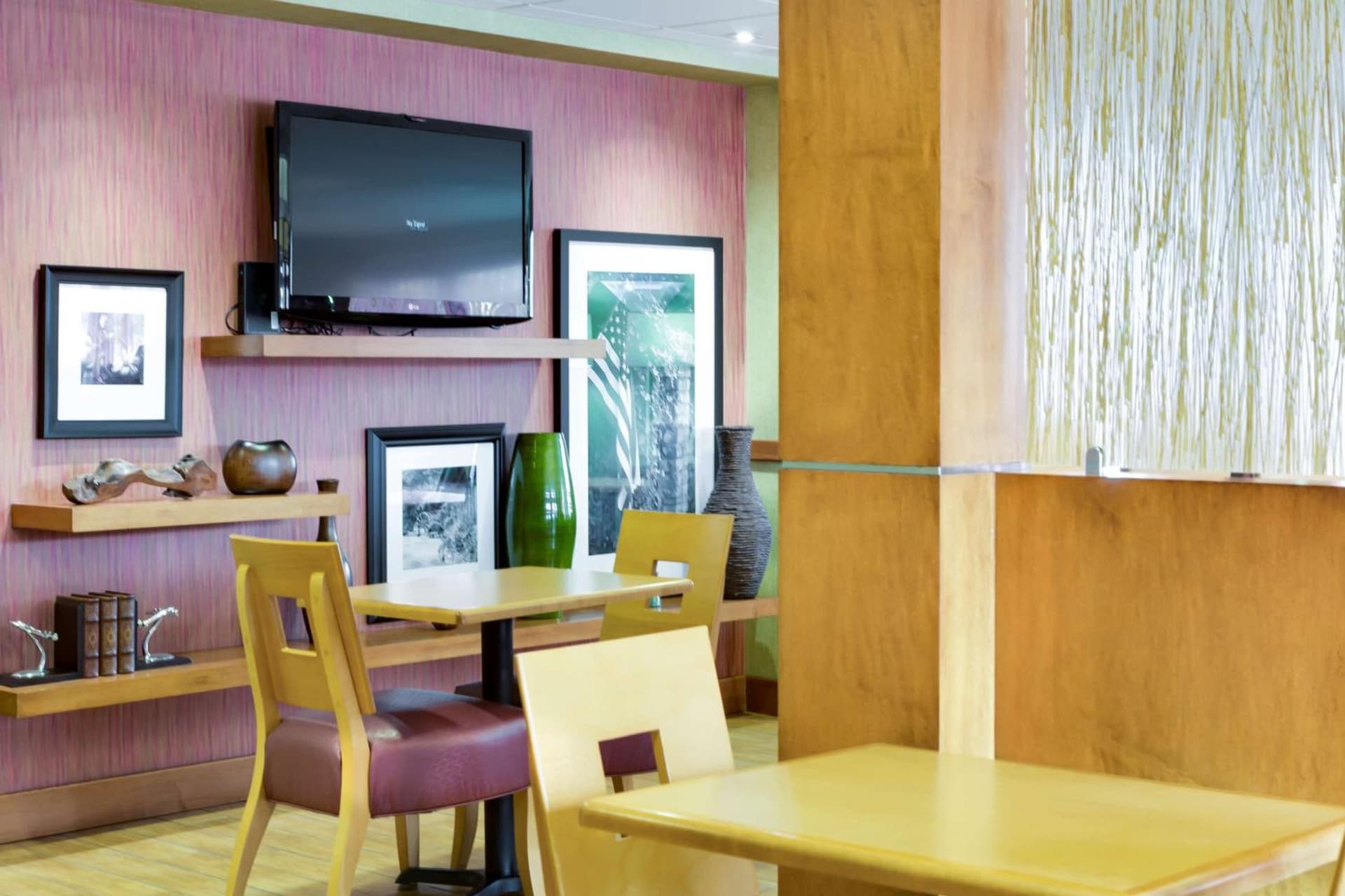 Hampton Inn Harrisonburg - University interior in Harrisonburg, VA — gallery photo 2
