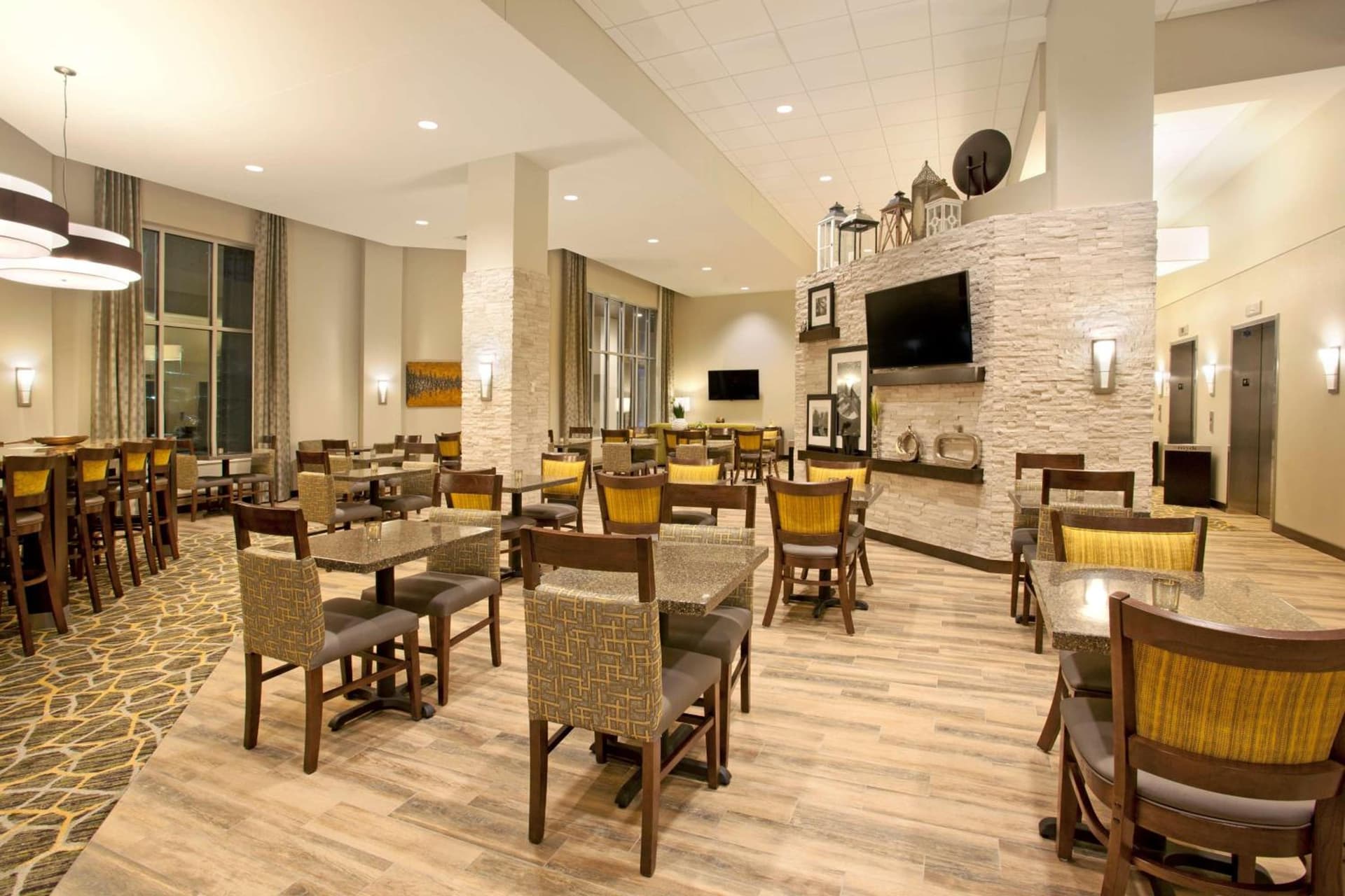 Hampton Inn & Suites - Minneapolis/Downtown gallery photo in Minneapolis, MN — image 11