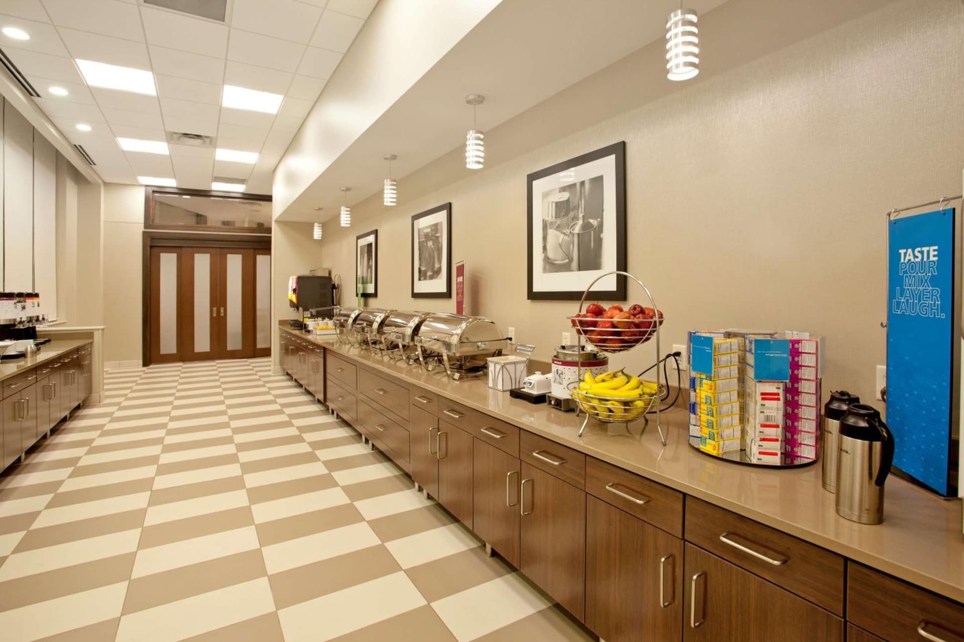 Hampton Inn & Suites - Minneapolis/Downtown gallery photo in Minneapolis, MN — image 25