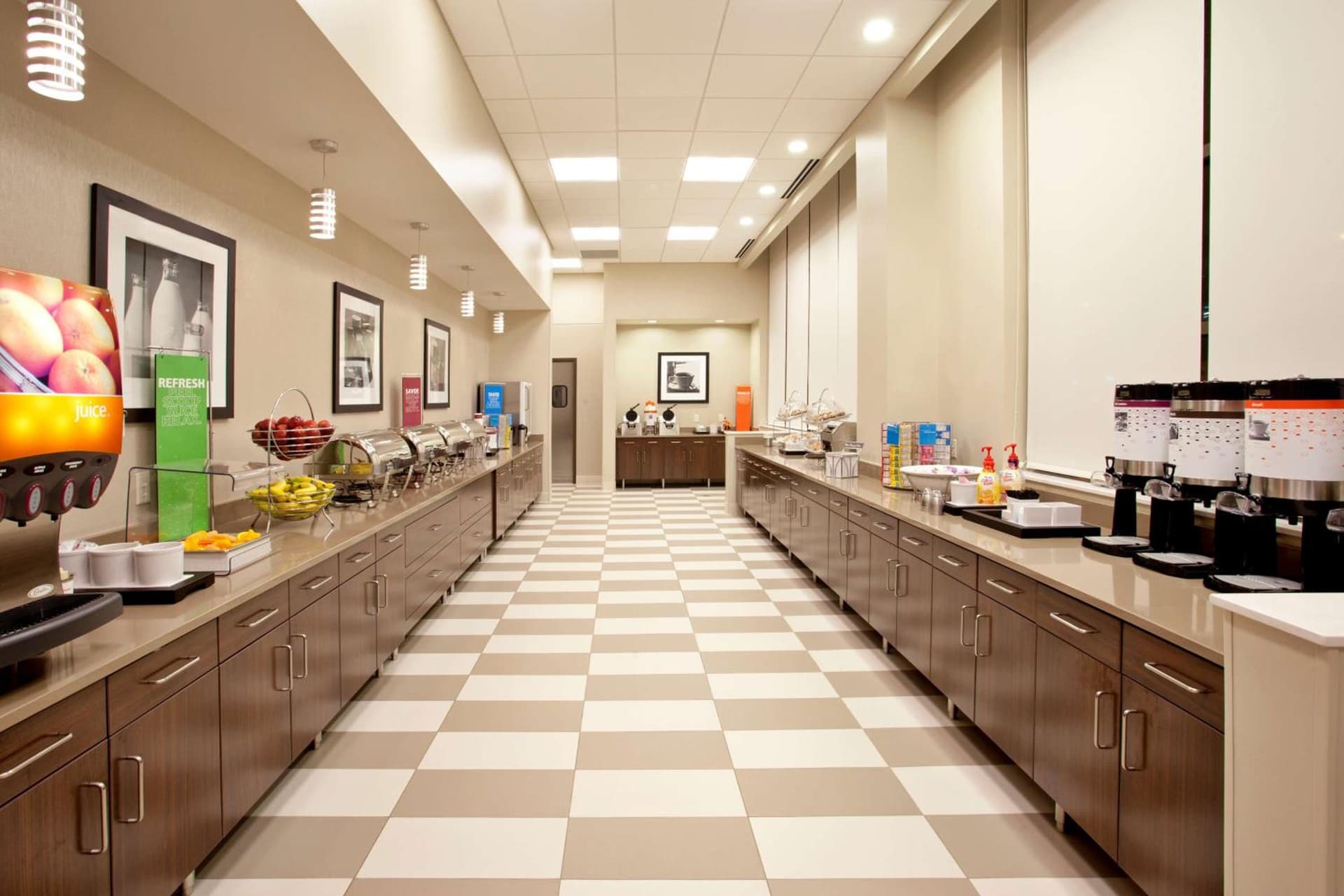Hampton Inn & Suites - Minneapolis/Downtown gallery photo in Minneapolis, MN — image 17