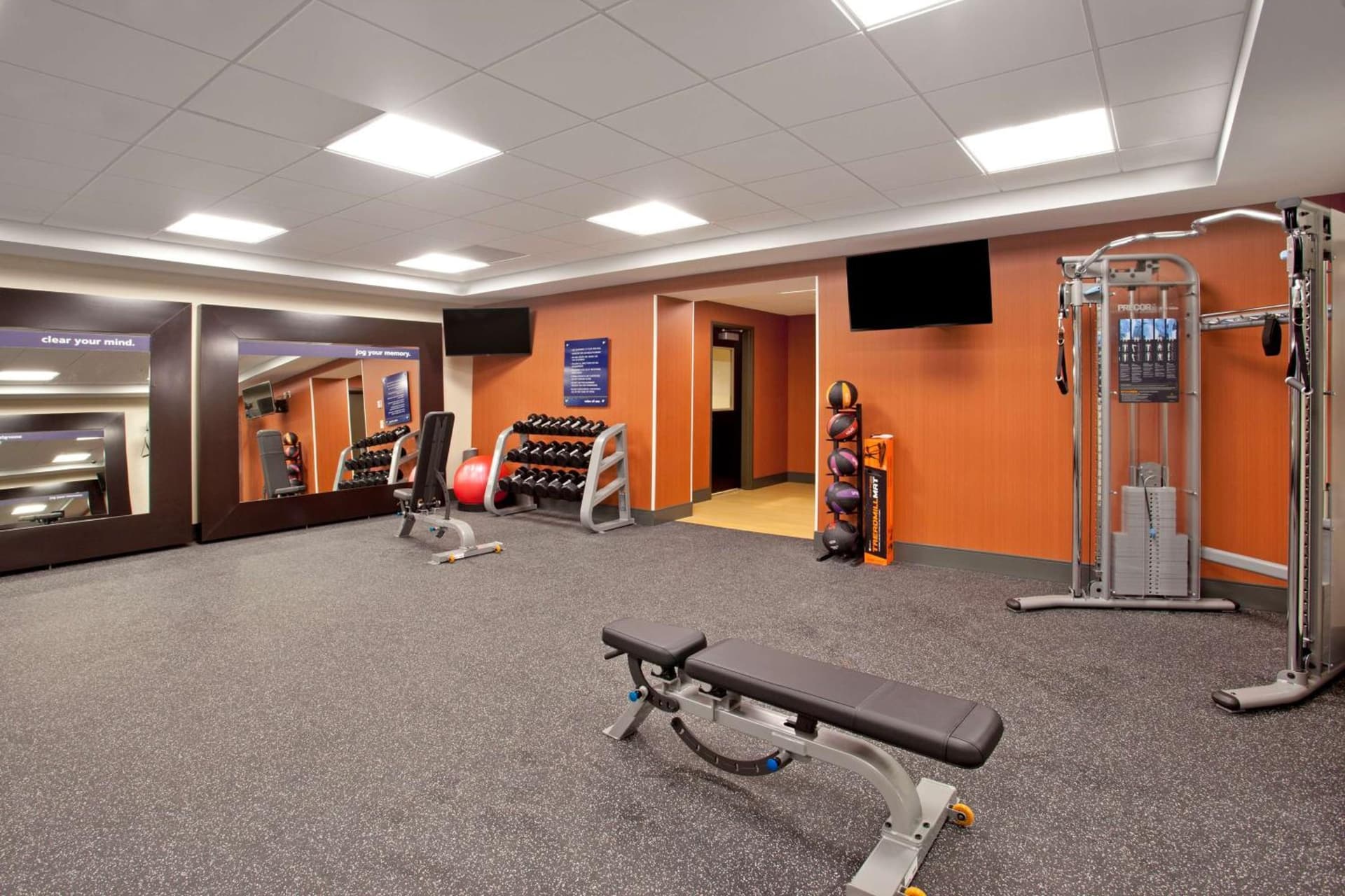 Hampton Inn & Suites - Minneapolis/Downtown gallery photo in Minneapolis, MN — image 30
