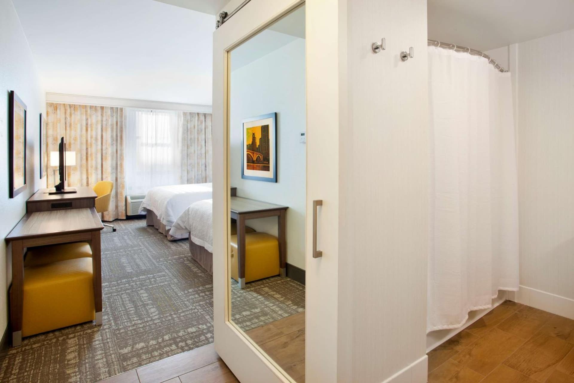 Hampton Inn & Suites - Minneapolis/Downtown gallery photo in Minneapolis, MN — image 27
