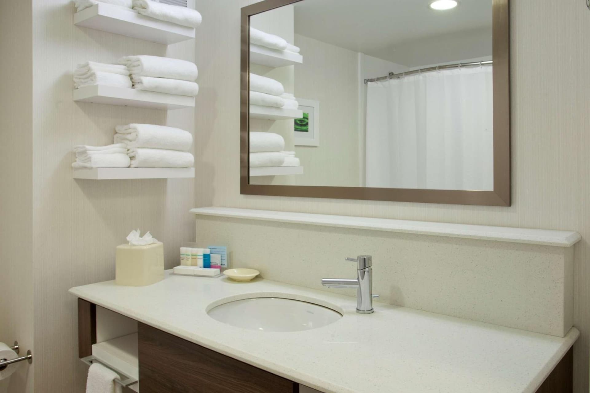 Hampton Inn & Suites - Minneapolis/Downtown gallery photo in Minneapolis, MN — image 6