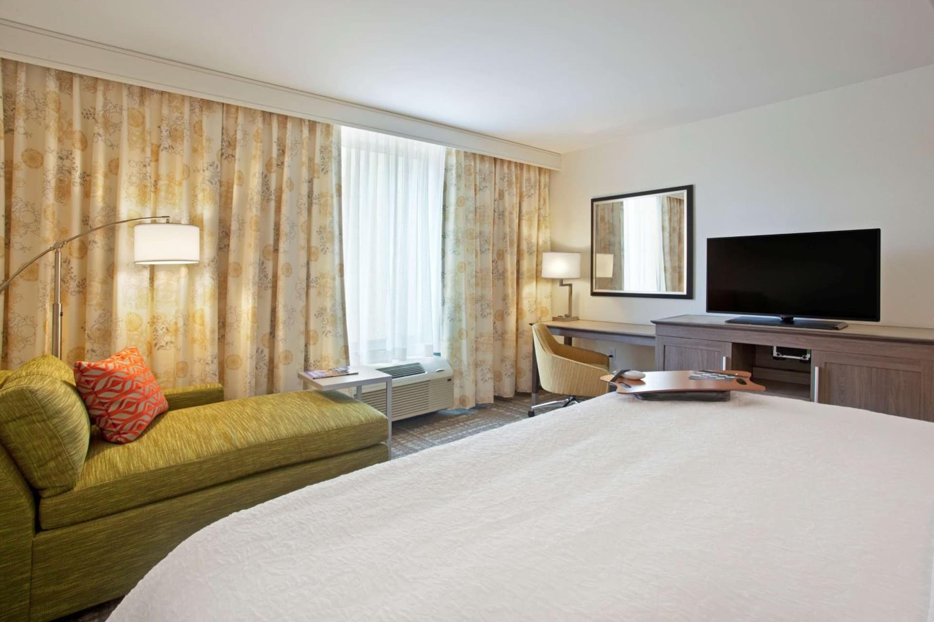 Hampton Inn & Suites - Minneapolis/Downtown gallery photo in Minneapolis, MN — image 33