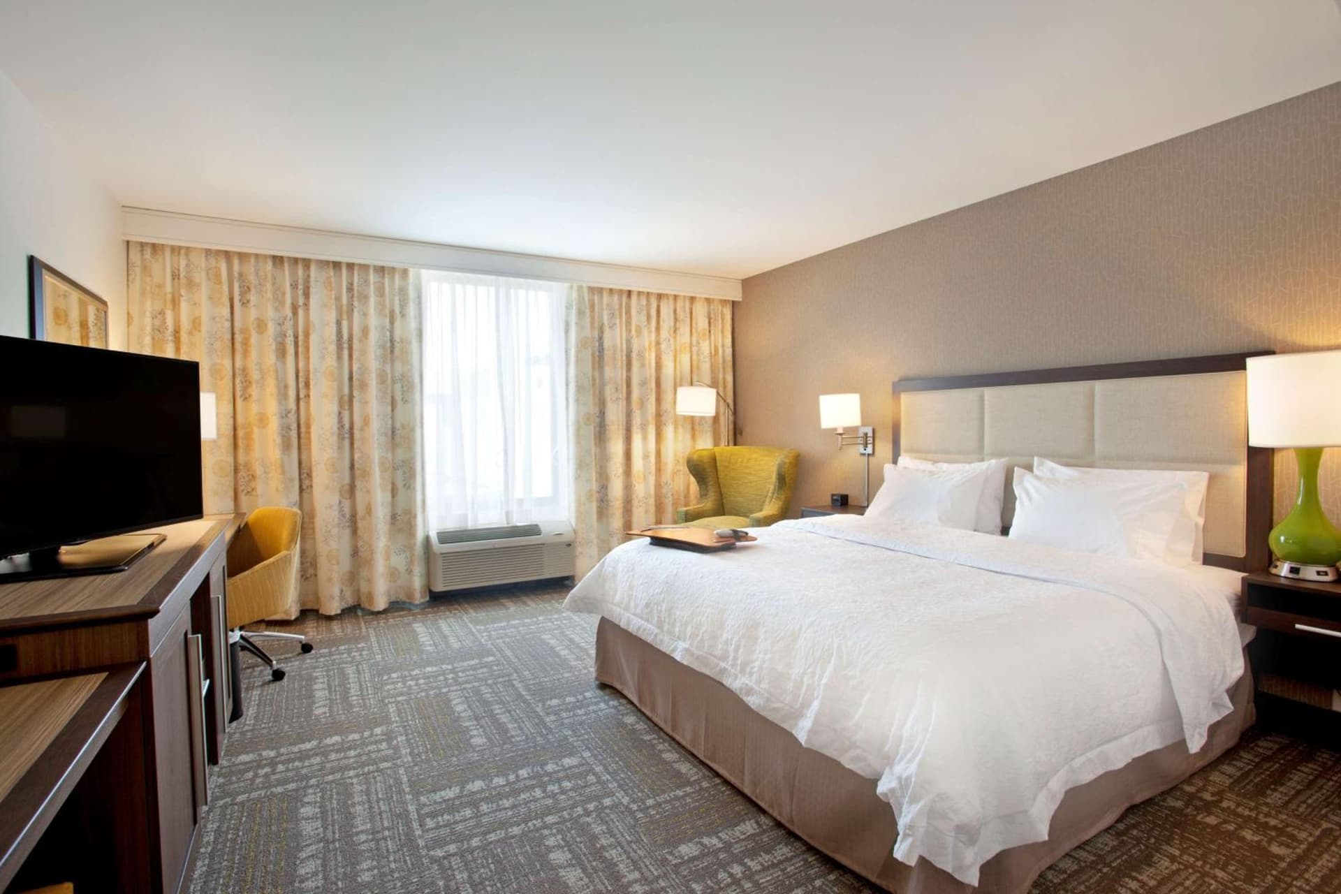 Hampton Inn & Suites - Minneapolis/Downtown gallery photo in Minneapolis, MN — image 14