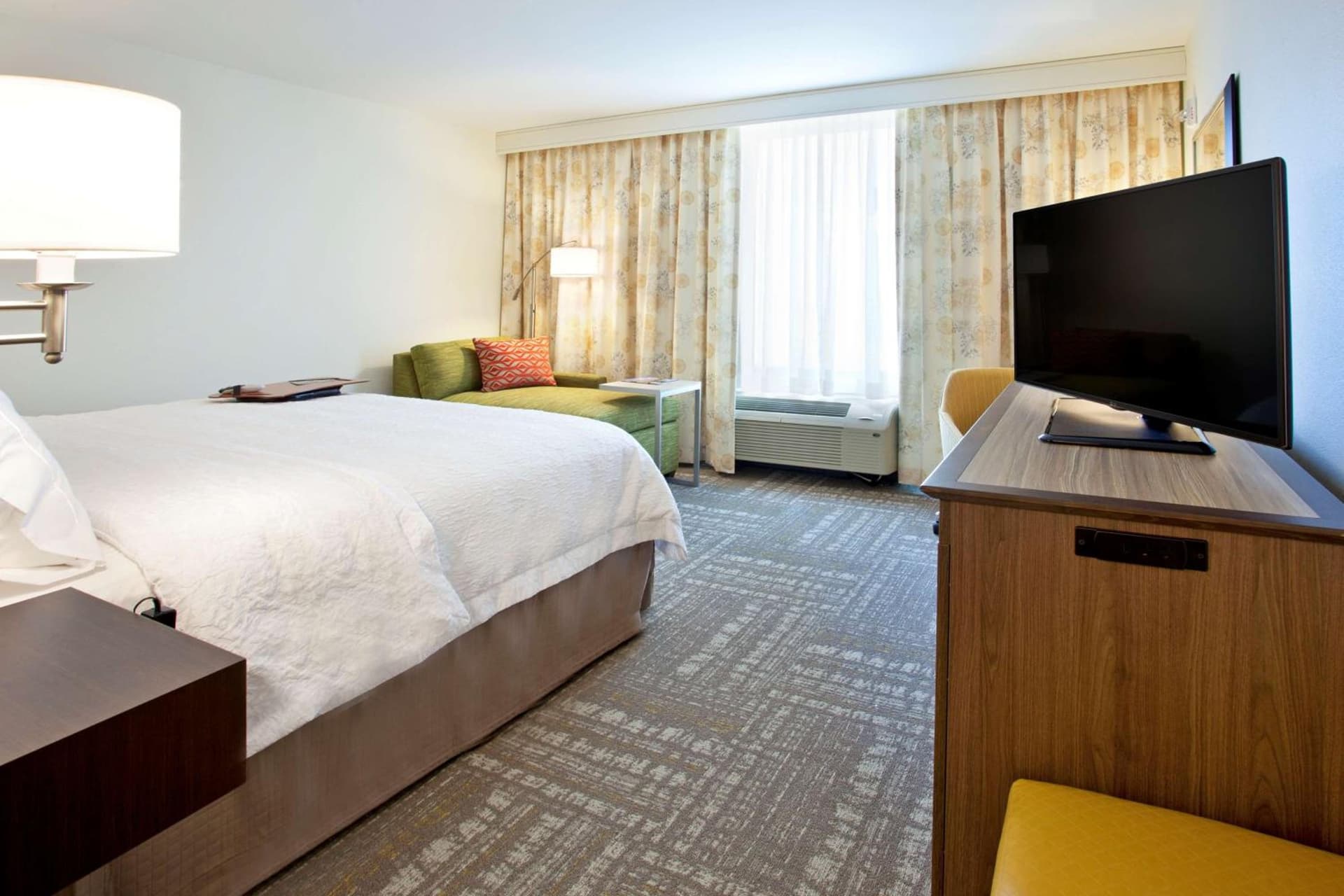 Hampton Inn & Suites - Minneapolis/Downtown gallery photo in Minneapolis, MN — image 18