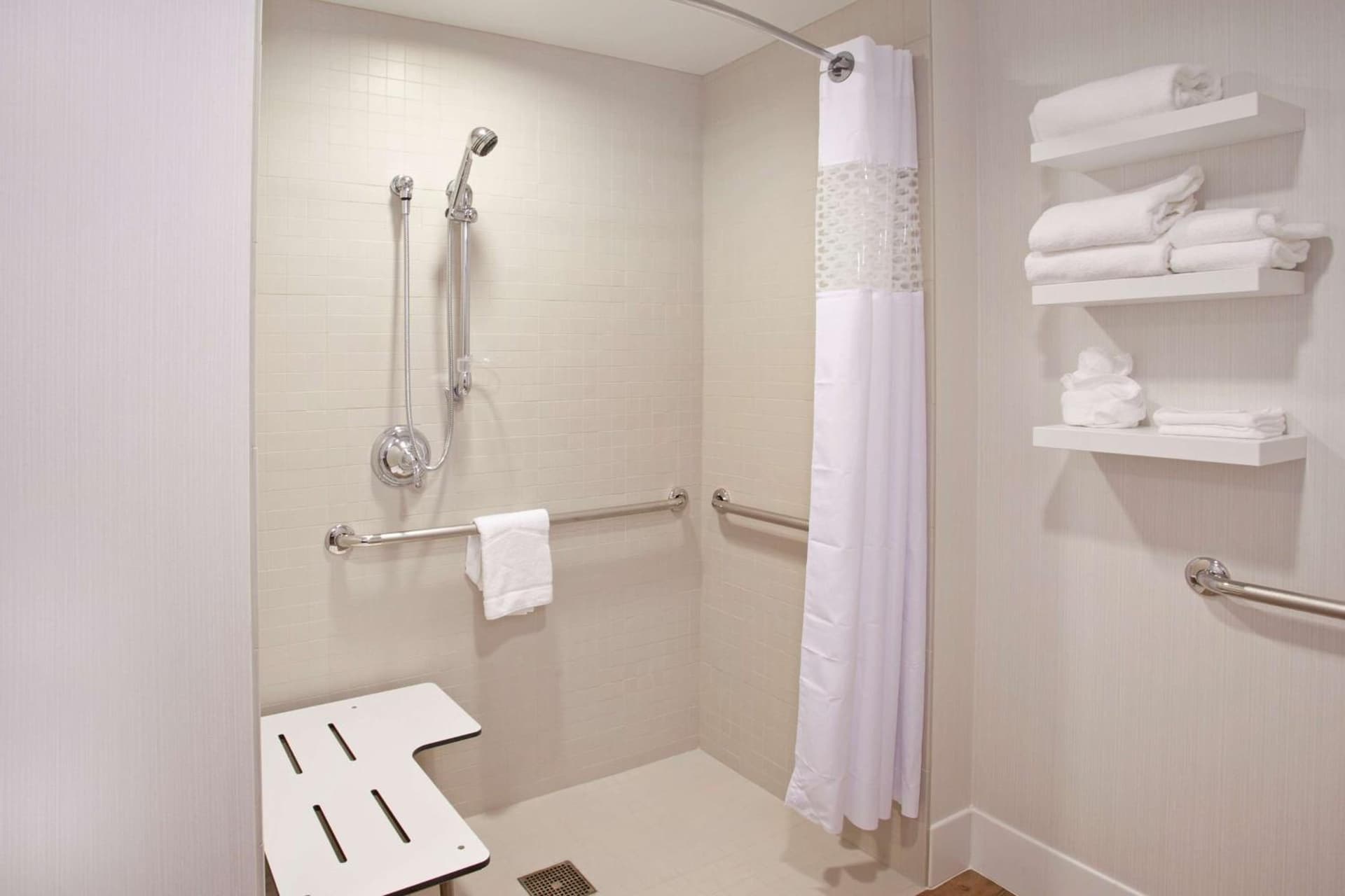 Hampton Inn & Suites - Minneapolis/Downtown gallery photo in Minneapolis, MN — image 12