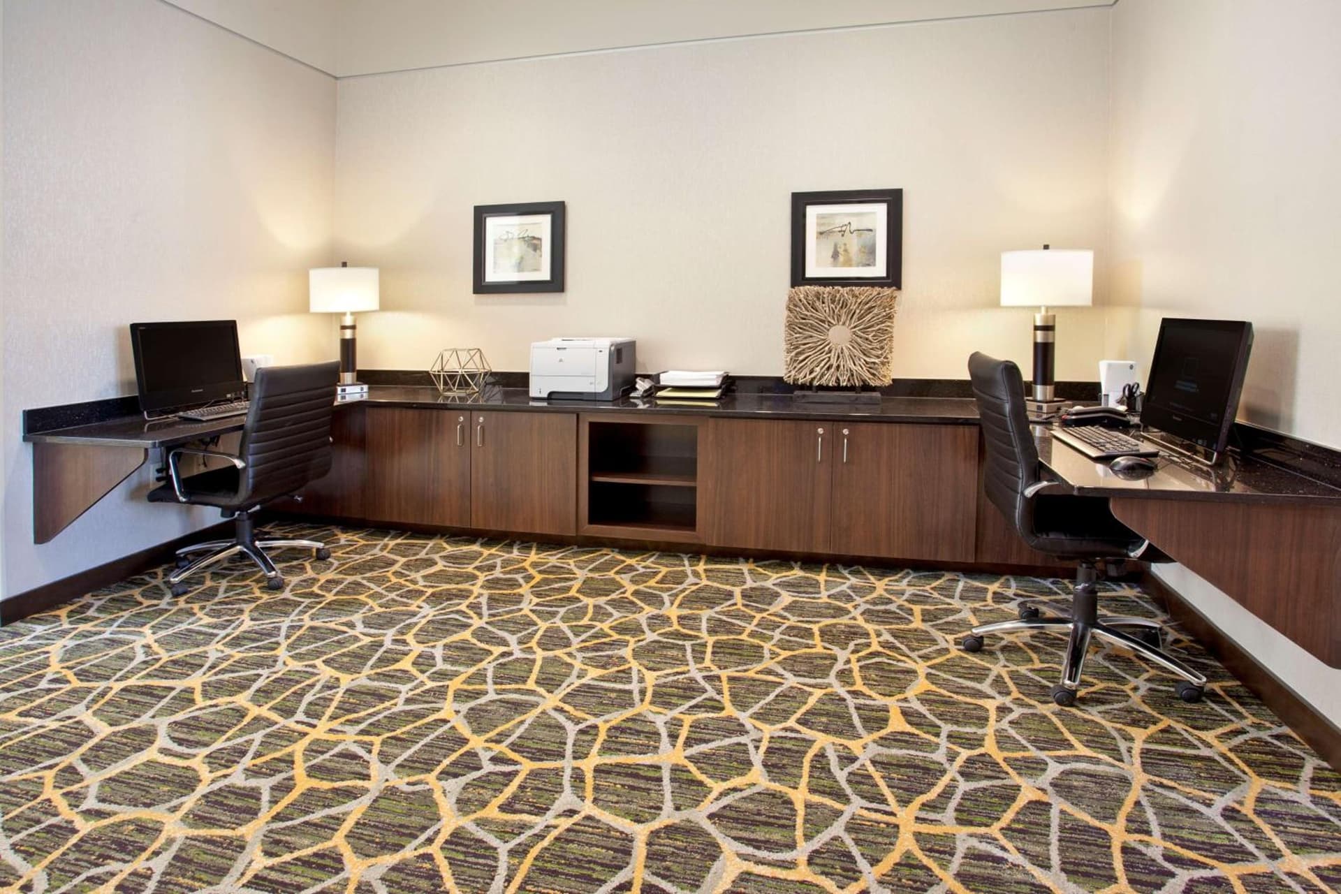 Hampton Inn & Suites - Minneapolis/Downtown property views in Minneapolis, MN — gallery photo 3