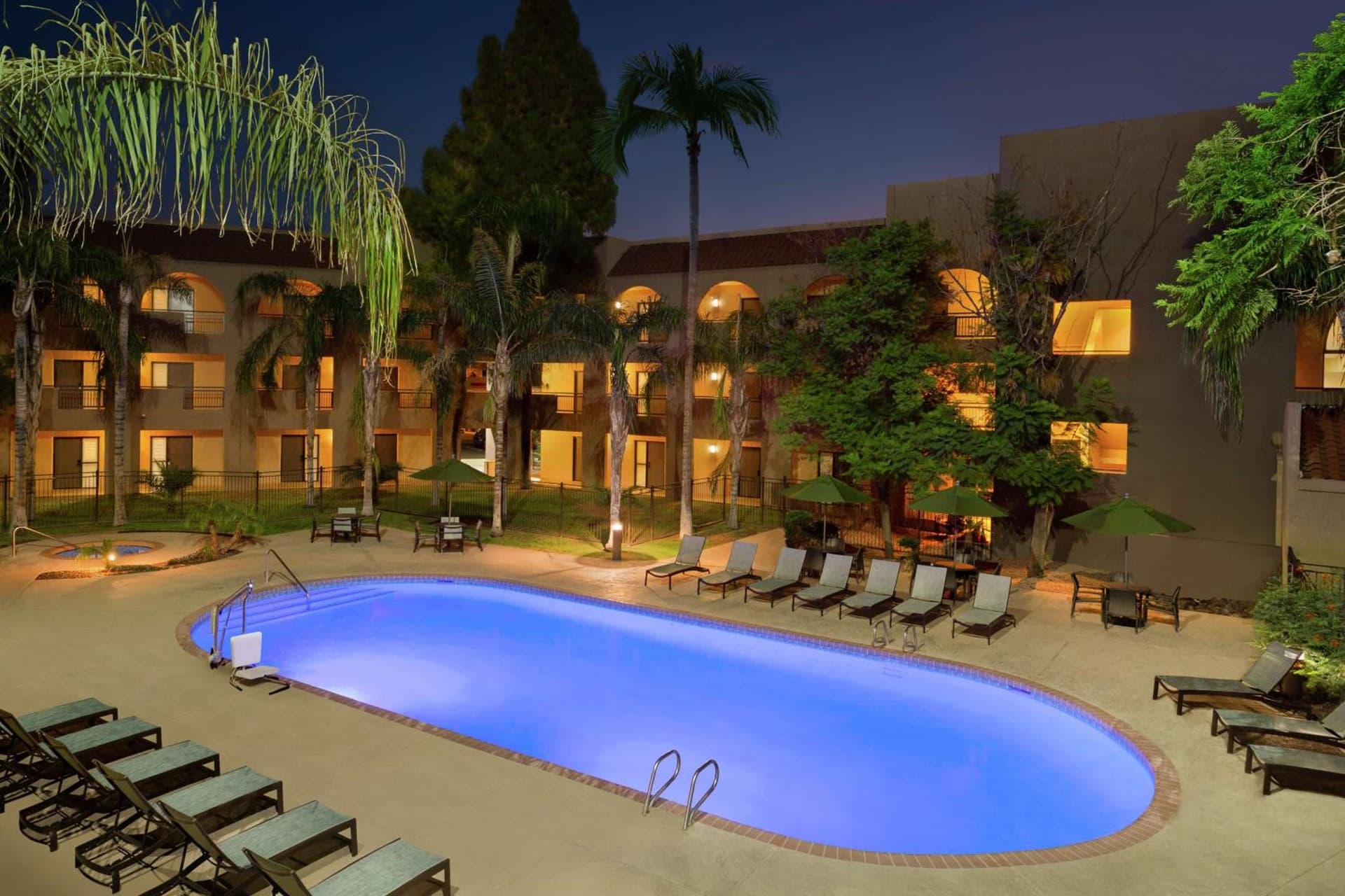 Embassy Suites by Hilton Phoenix Tempe gallery photo in Tempe, AZ — image 11