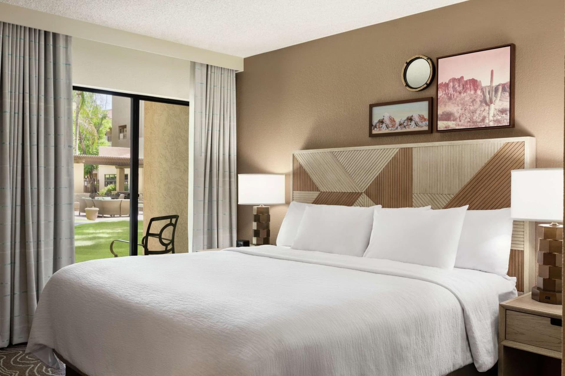 Embassy Suites by Hilton Phoenix Tempe gallery photo in Tempe, AZ — image 10