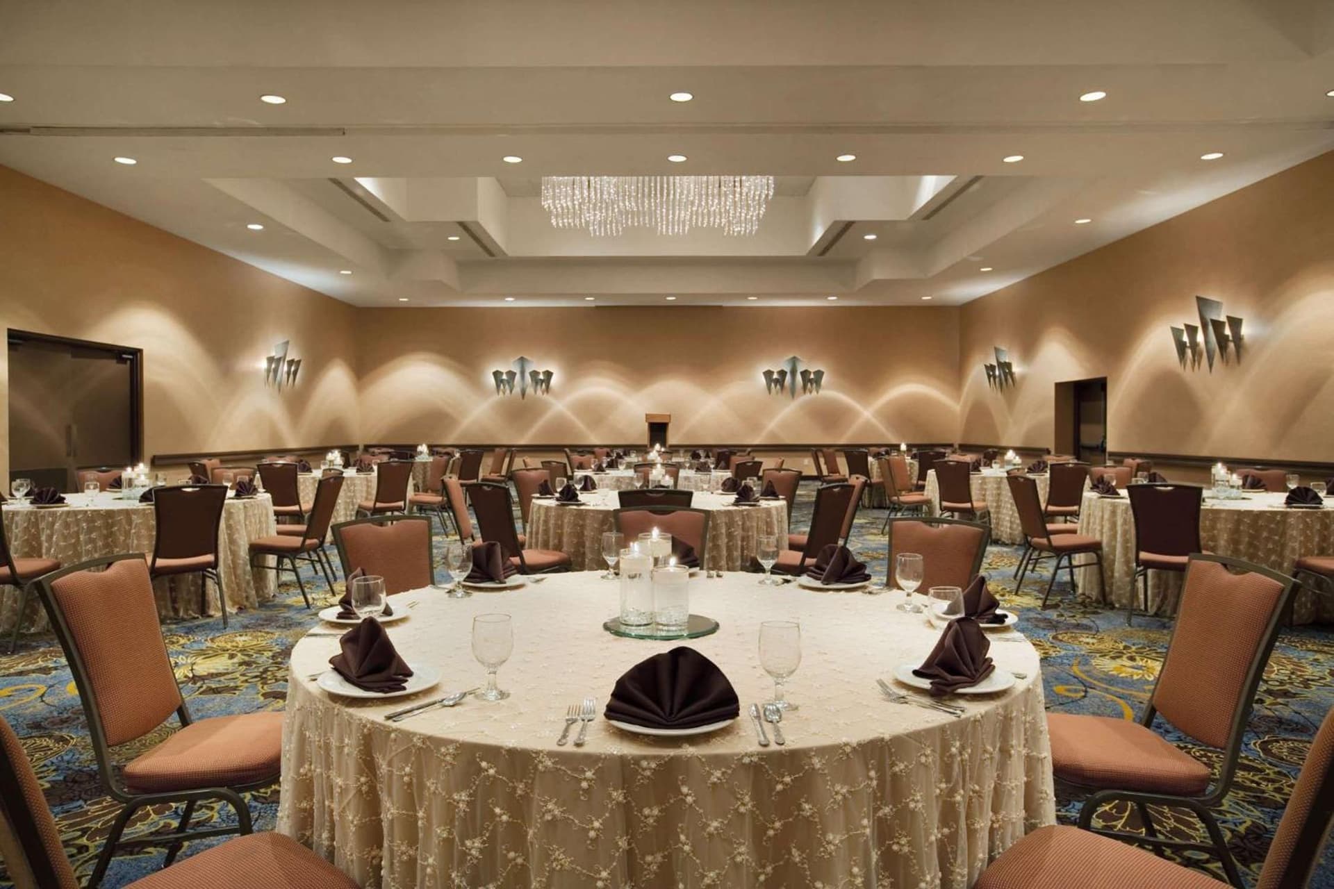 Embassy Suites by Hilton Phoenix Tempe gallery photo in Tempe, AZ — image 47
