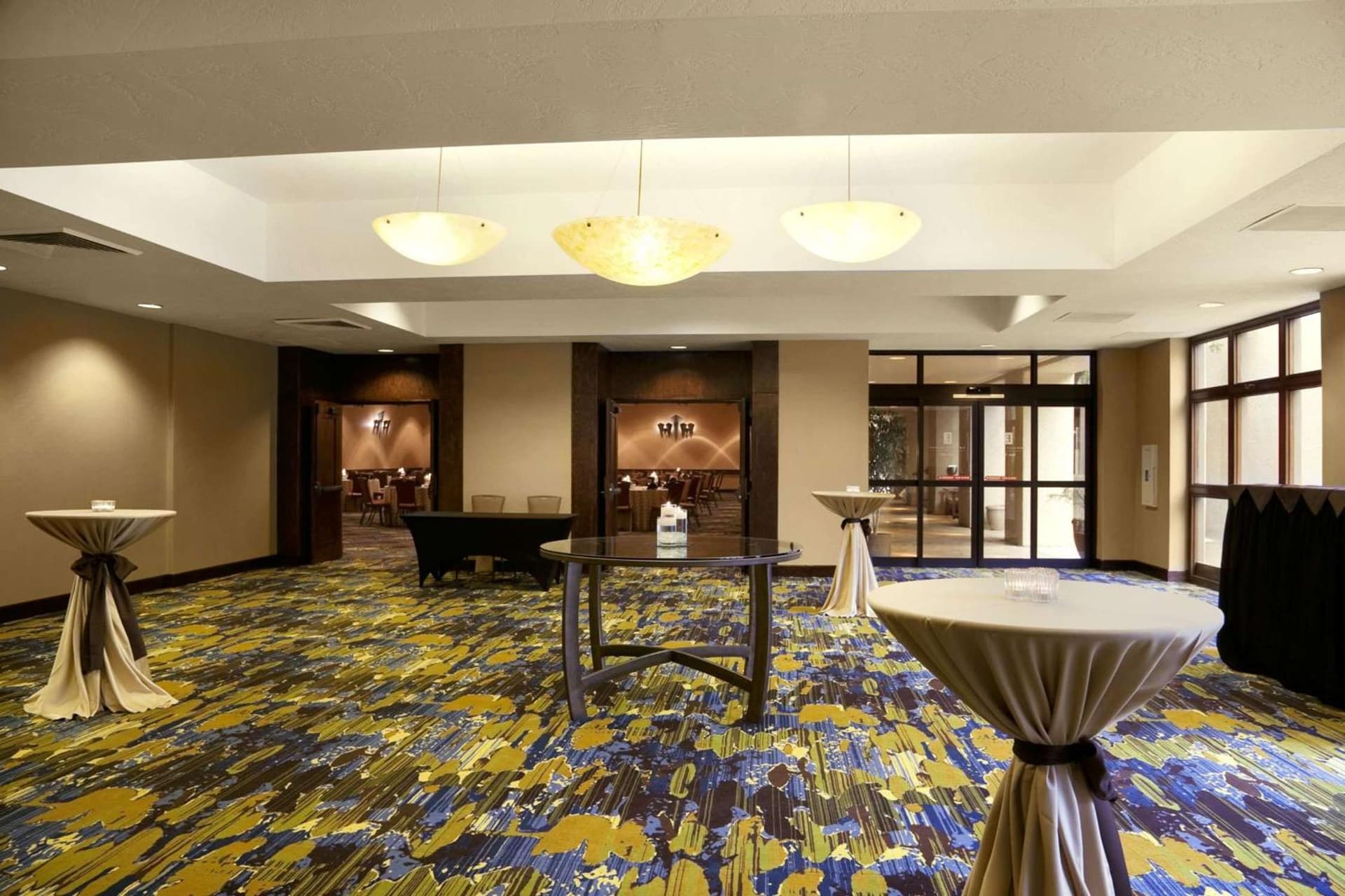 Embassy Suites by Hilton Phoenix Tempe gallery photo in Tempe, AZ — image 12