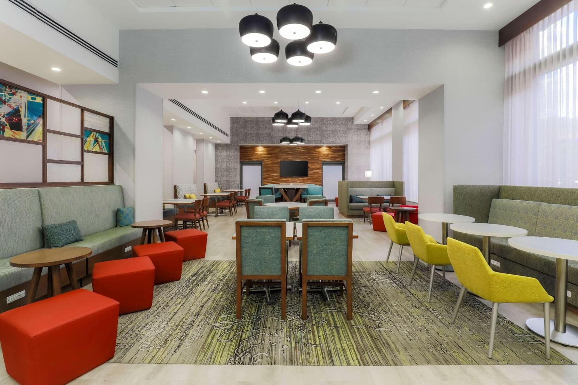 Hampton Inn & Suites Pittsburgh Downtown property views in Pittsburgh, PA — gallery photo 3