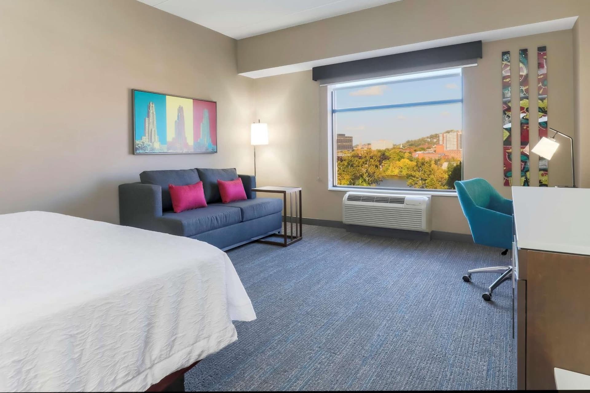 Hampton Inn & Suites Pittsburgh Downtown gallery photo in Pittsburgh, PA — image 4