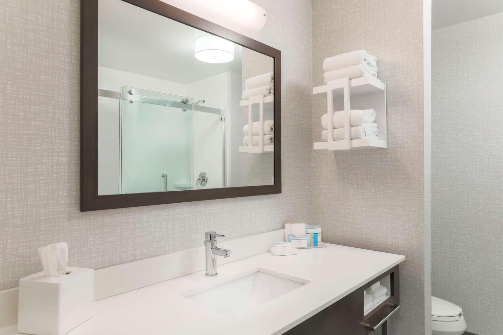Hampton Inn & Suites Pittsburgh Downtown gallery photo in Pittsburgh, PA — image 17