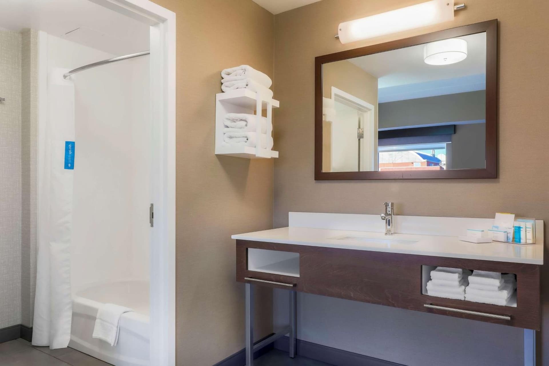 Hampton Inn & Suites Pittsburgh Downtown gallery photo in Pittsburgh, PA — image 18
