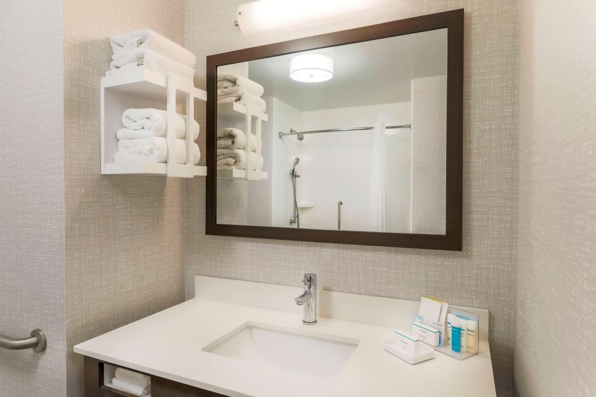 Hampton Inn & Suites Pittsburgh Downtown gallery photo in Pittsburgh, PA — image 31