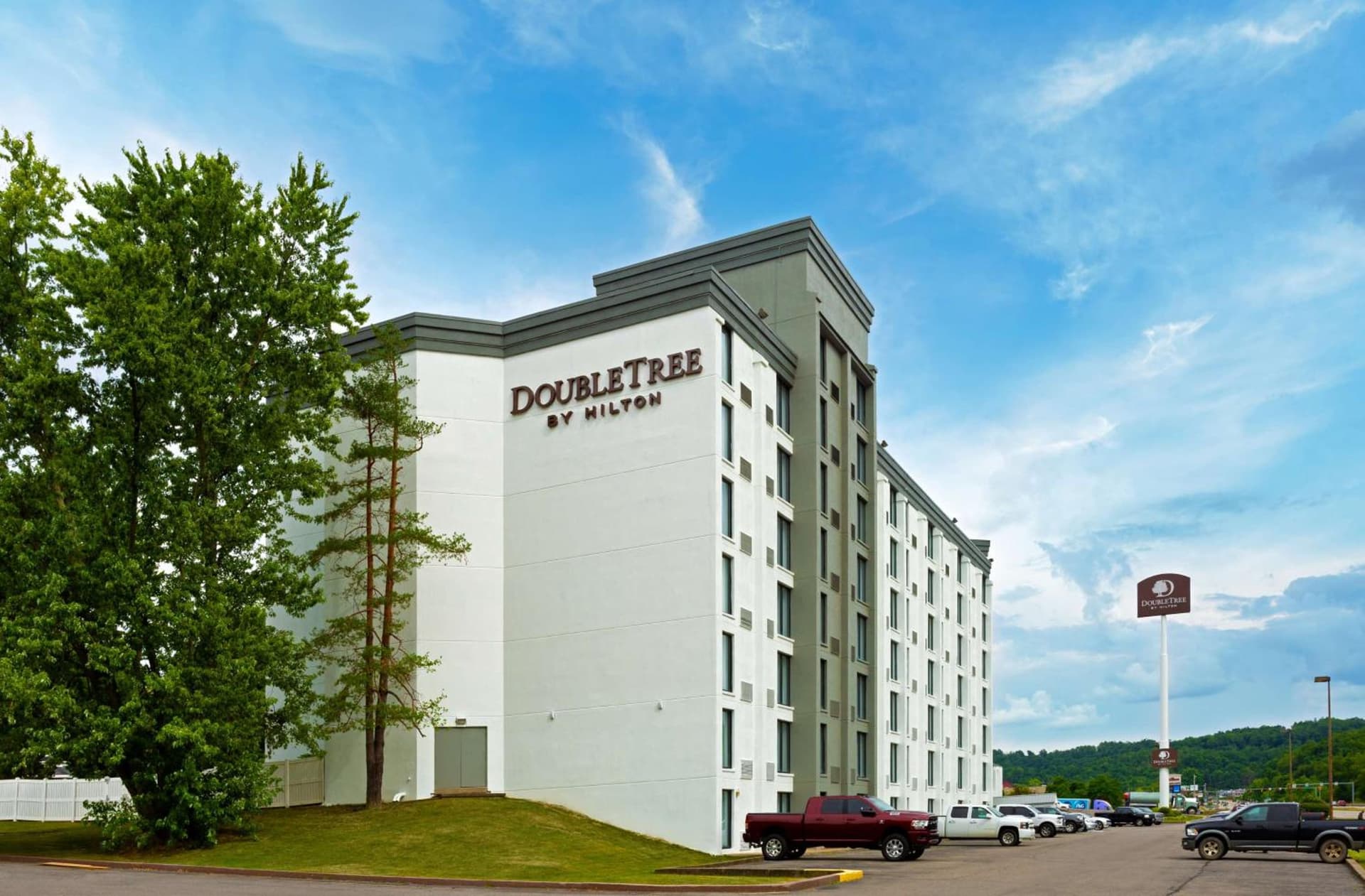 DoubleTree by Hilton Washington Meadow Lands Casino Area property views in Washington, PA — gallery photo 3