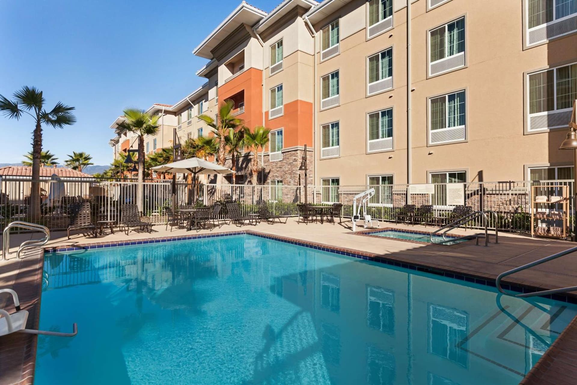 Hampton Inn & Suites San Bernardino gallery photo in San Bernardino, CA — image 11