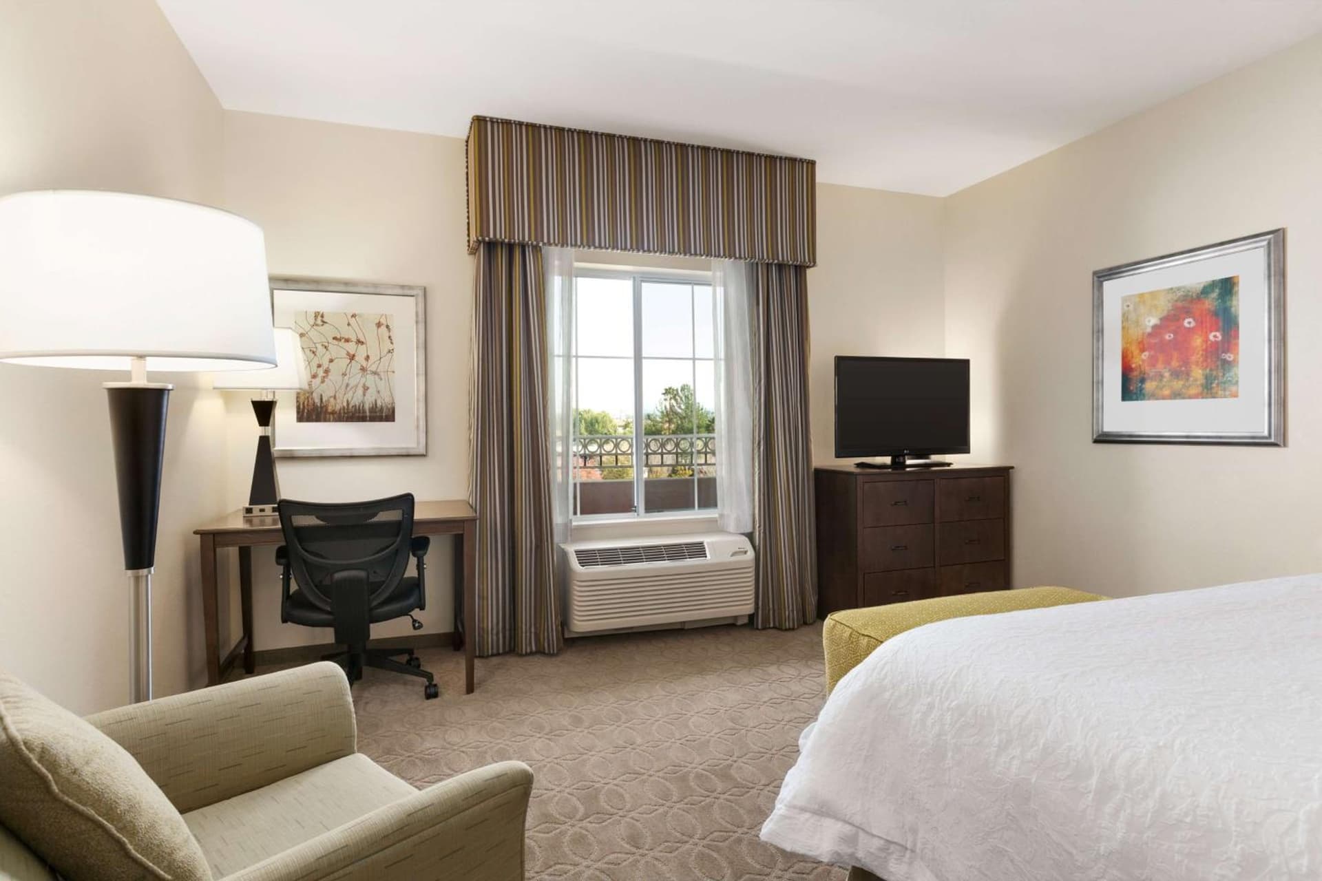 Hampton Inn & Suites San Bernardino gallery photo in San Bernardino, CA — image 7