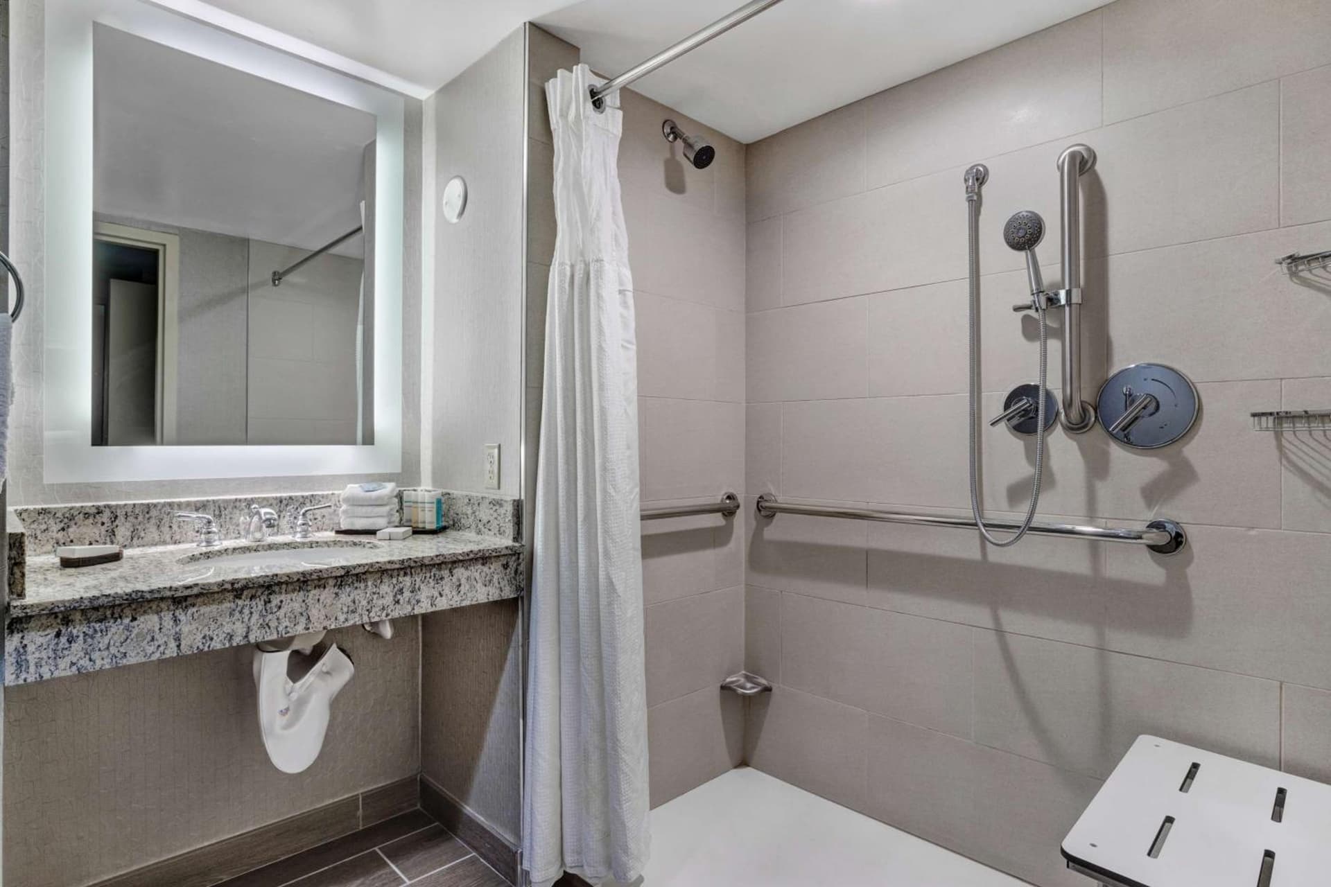 Embassy Suites by Hilton Seattle Bellevue gallery photo in Bellevue, WA — image 23