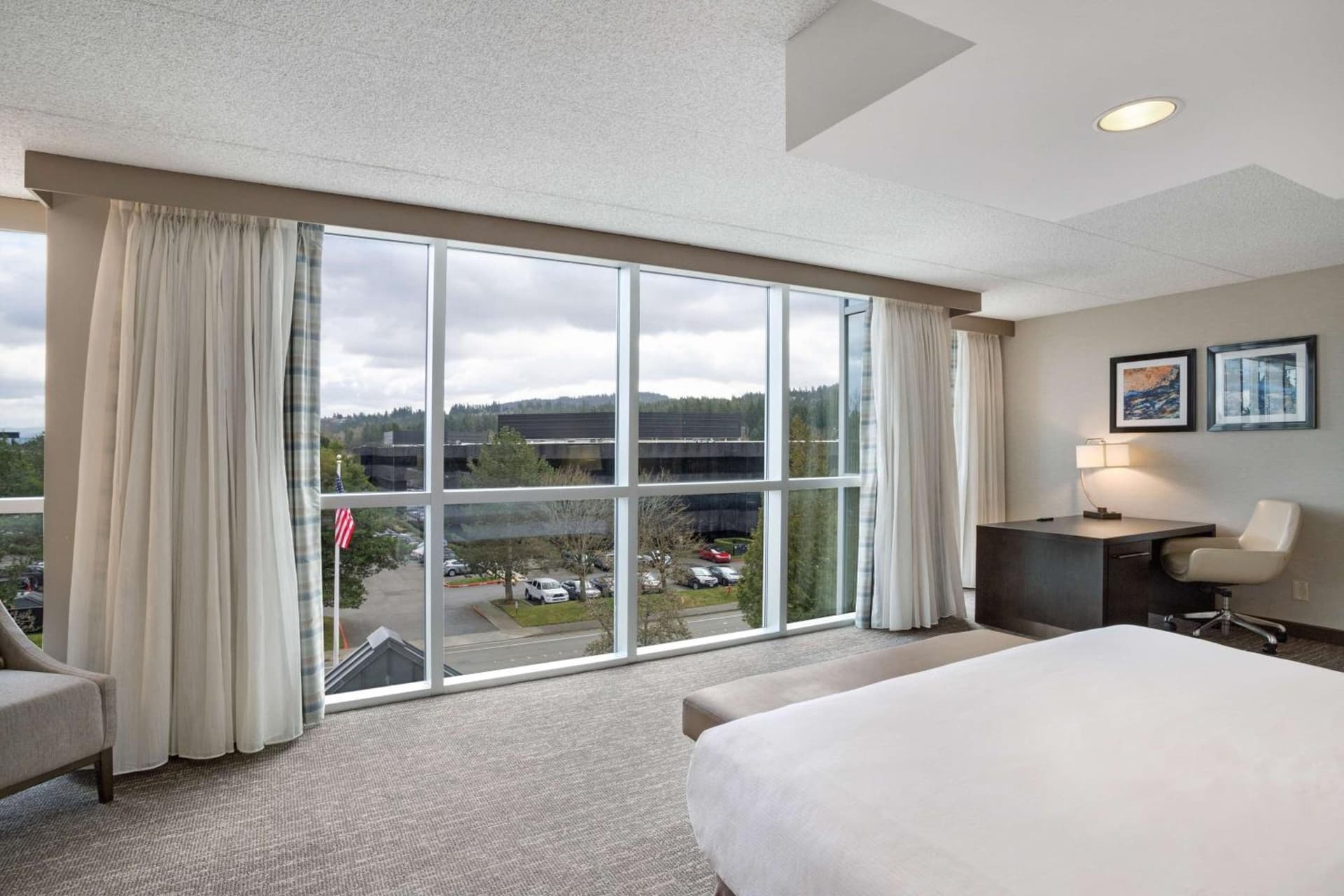 Embassy Suites by Hilton Seattle Bellevue gallery photo in Bellevue, WA — image 19