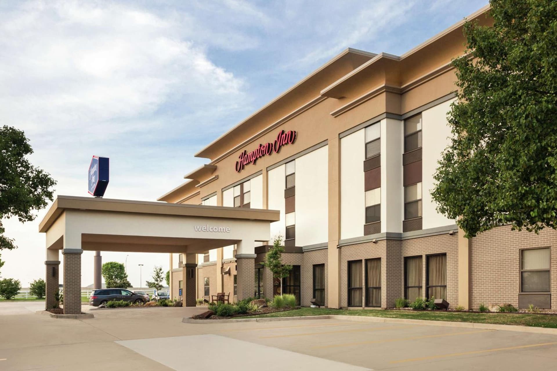 Hampton Inn Shawnee interior in Shawnee, OK — gallery photo 2