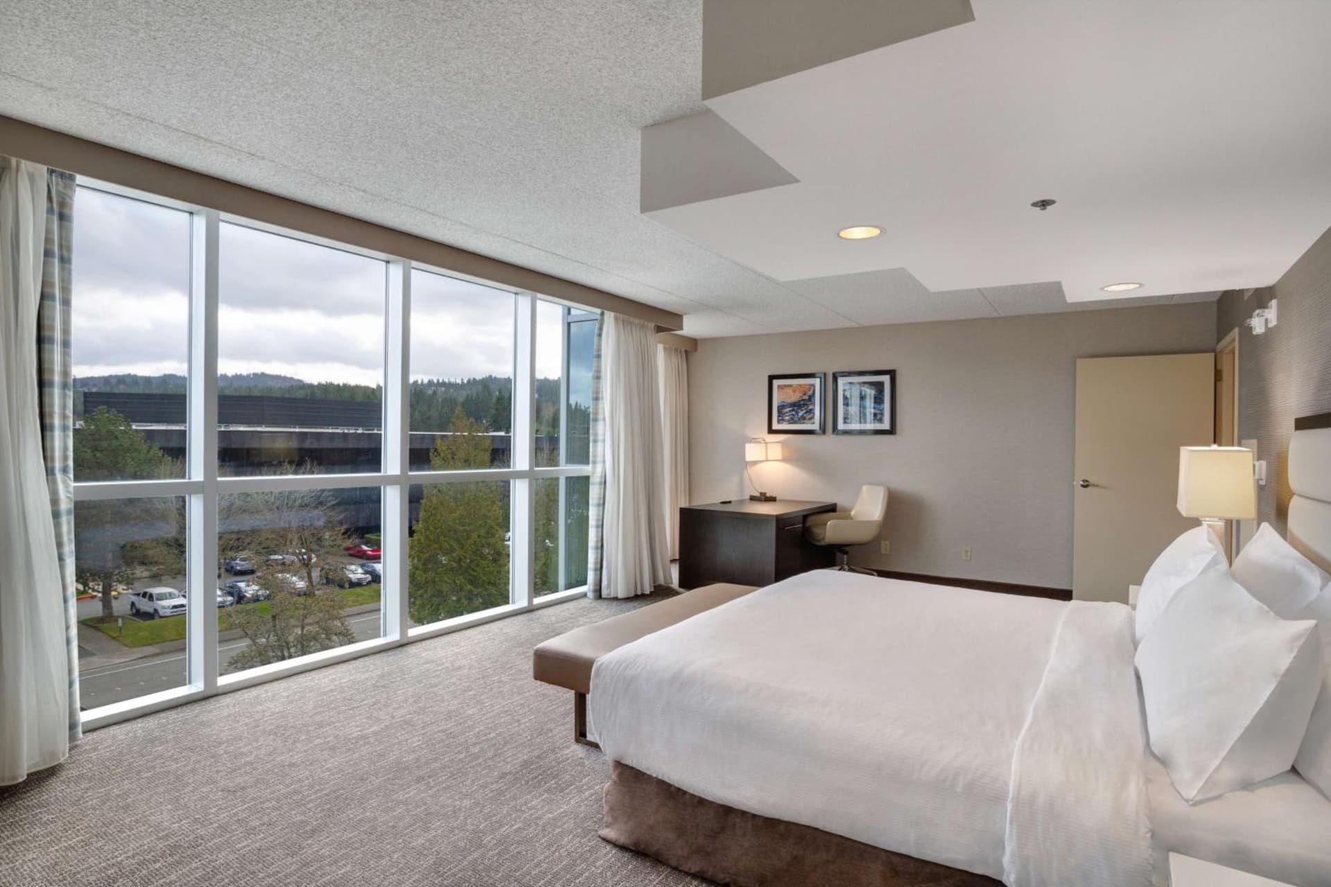 Embassy Suites by Hilton Seattle Bellevue gallery photo in Bellevue, WA — image 7