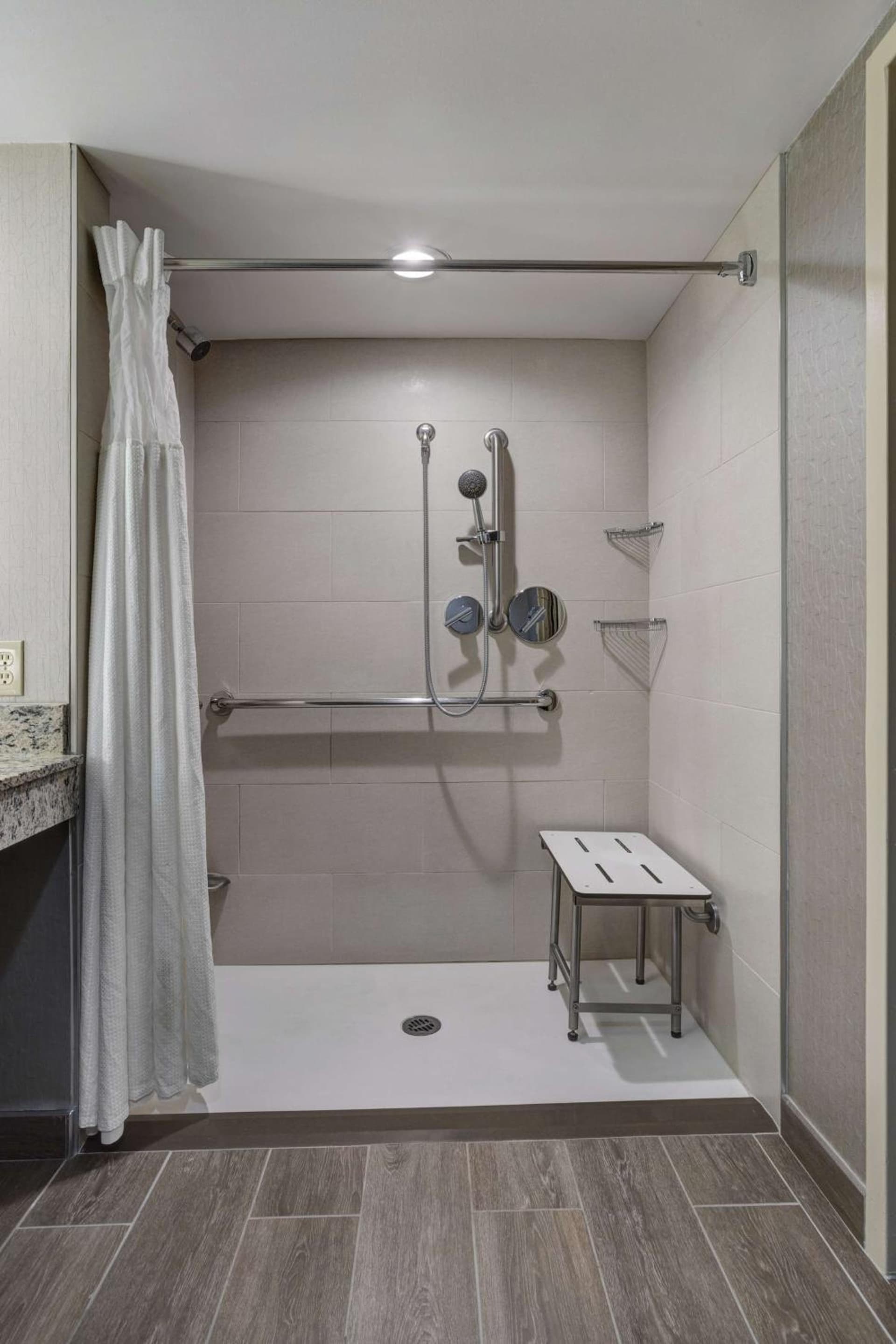 Embassy Suites by Hilton Seattle Bellevue gallery photo in Bellevue, WA — image 10